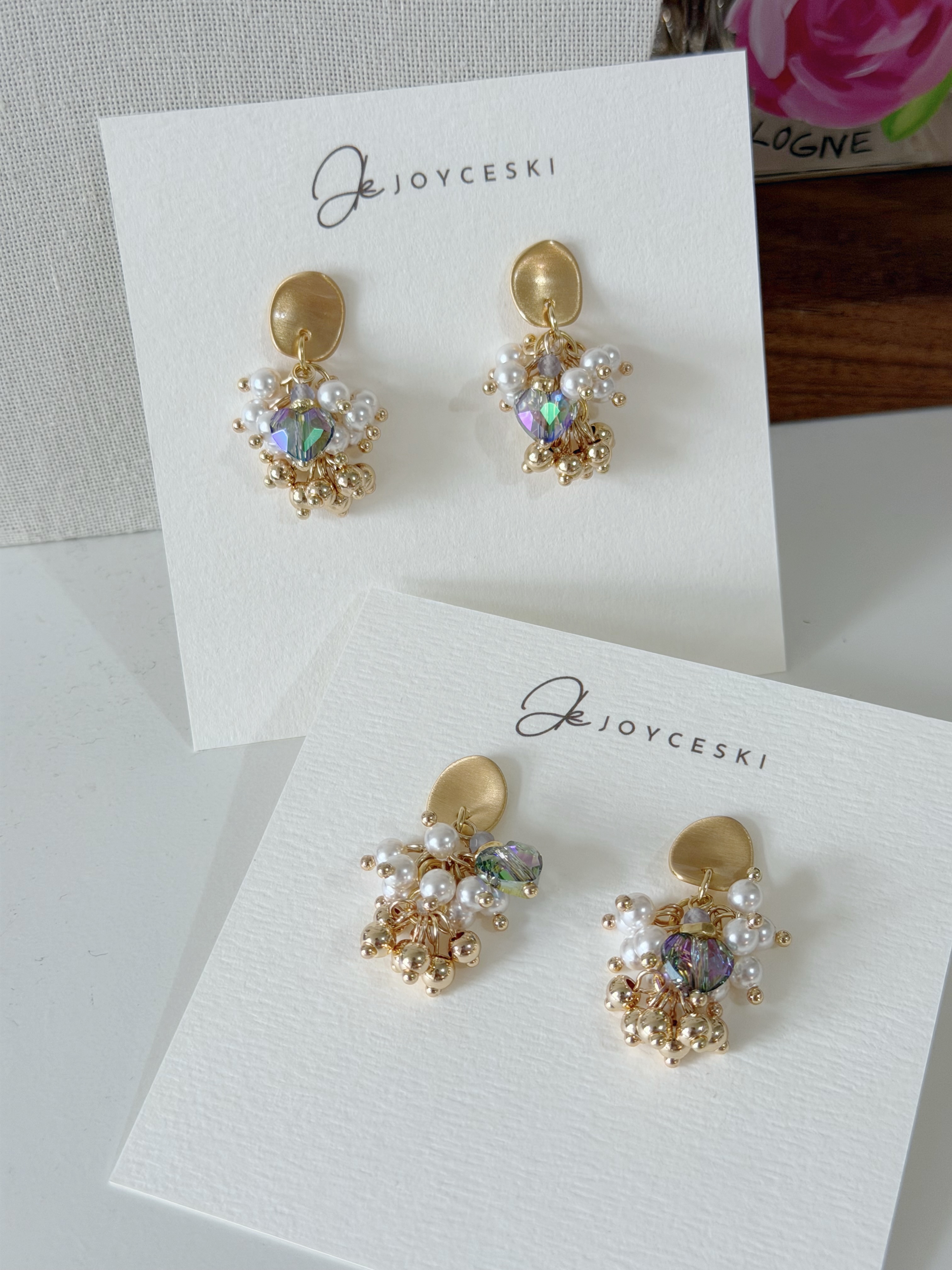 幻彩紫愛心流穗波波球長款耳環/ 白珍珠x金色($198)