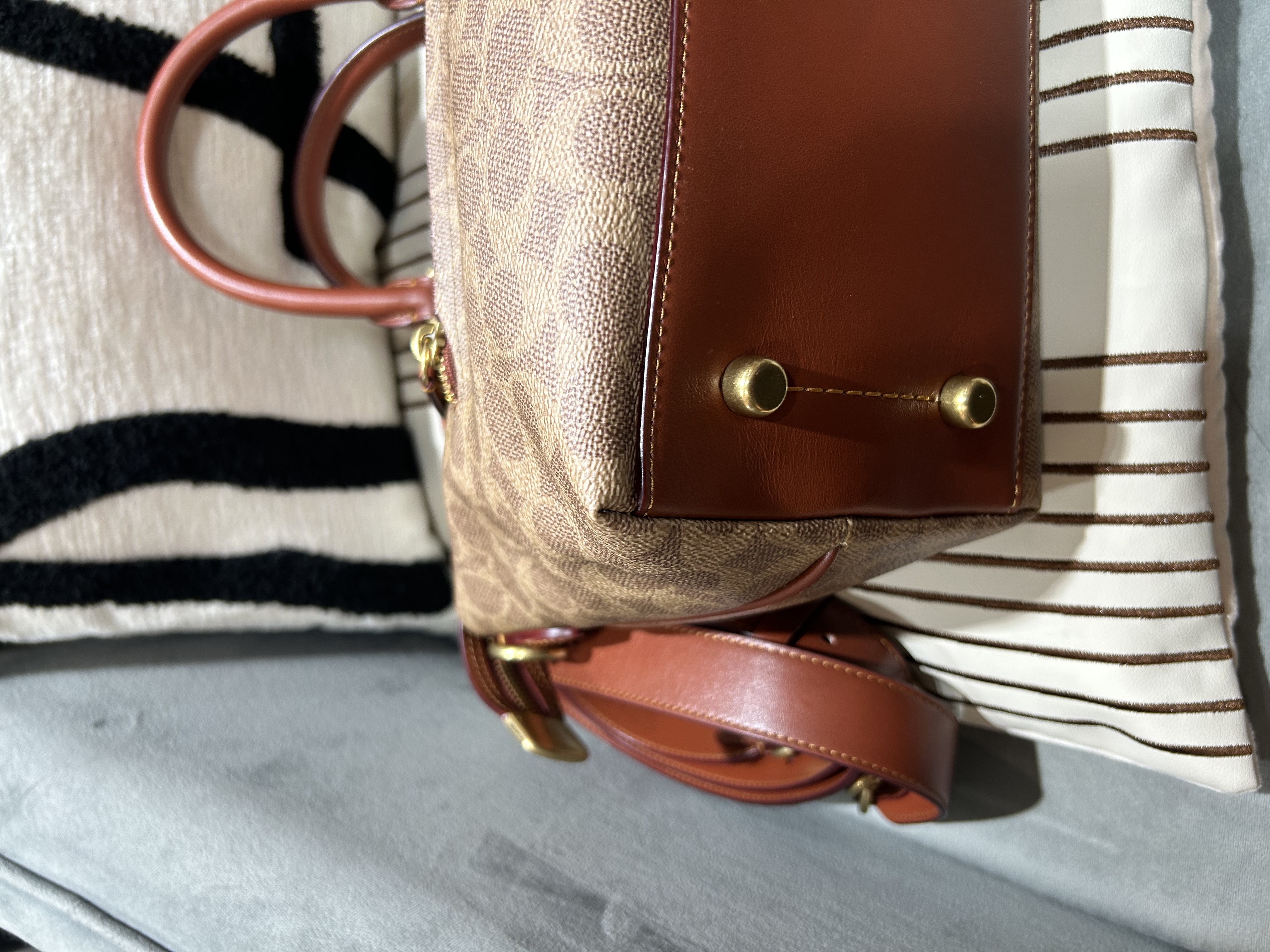 Coach 2Way Bag 100%Authentic, 98%New ✅Dust bag
