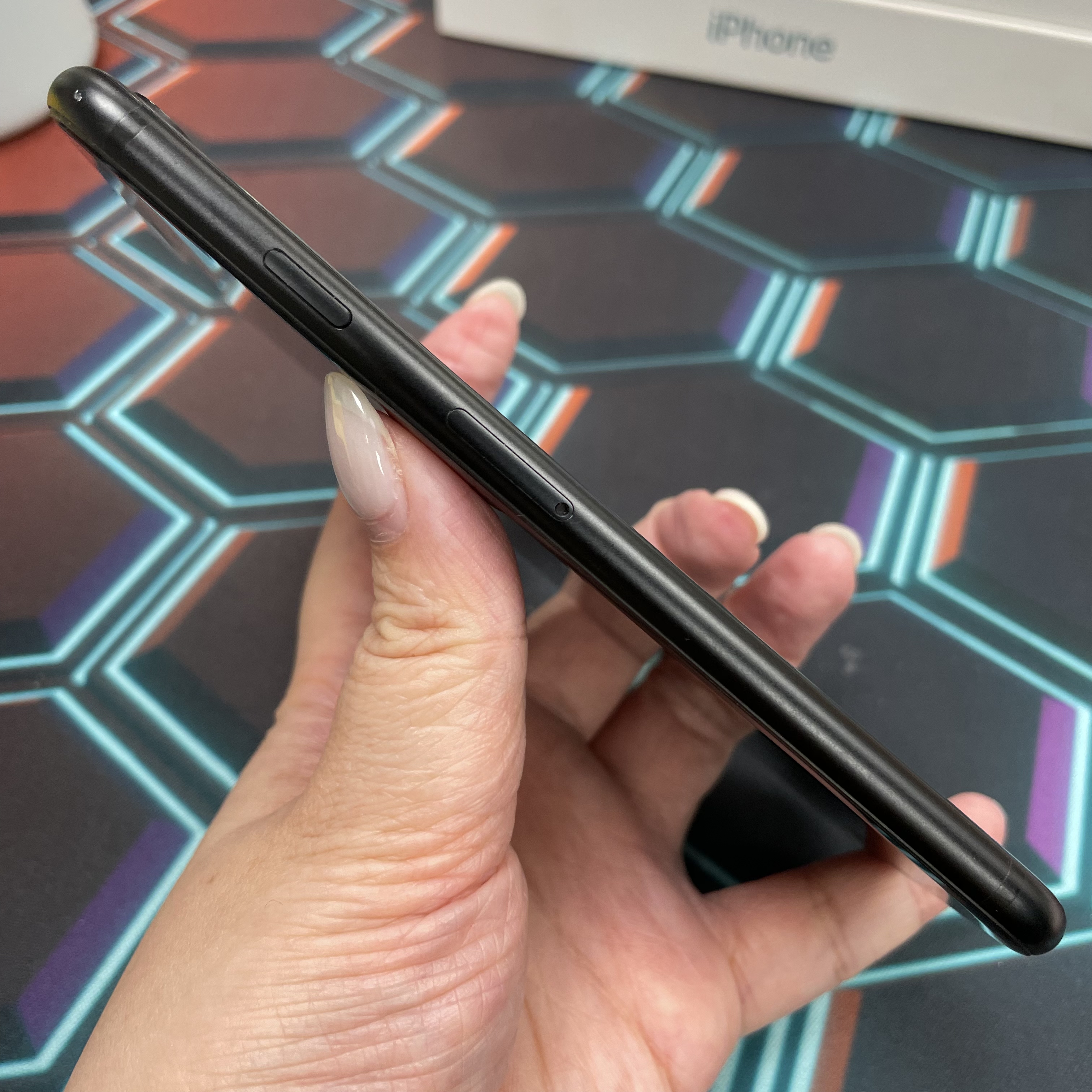 *6639 SE2 勁靚機 64GB 電75 黑色 black