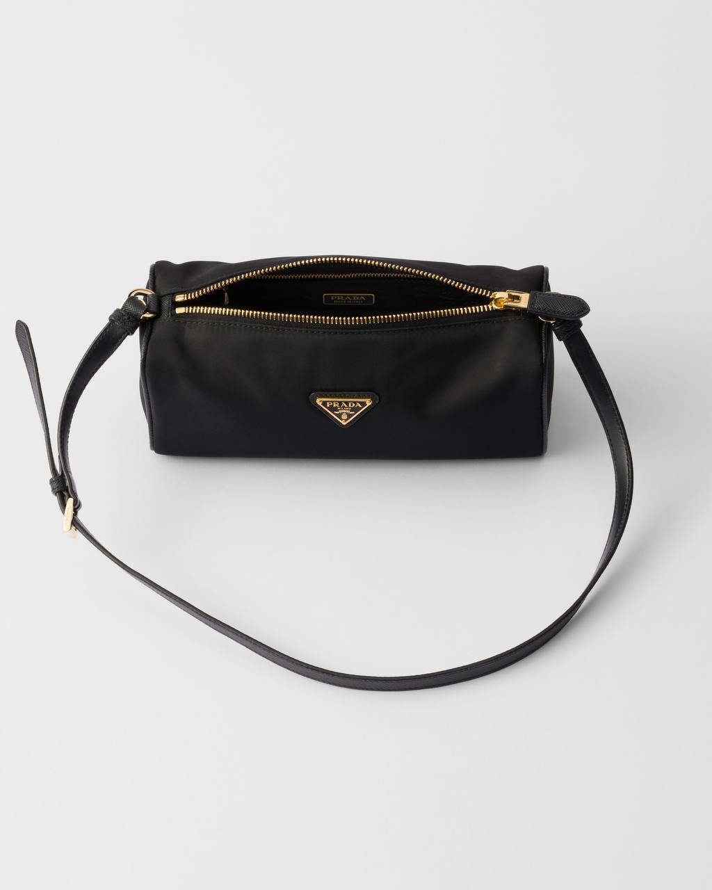 限時優惠🩷現貨‼️Prada 經典Re-Nylon shoulder bag   Size 22x7.5x9cm