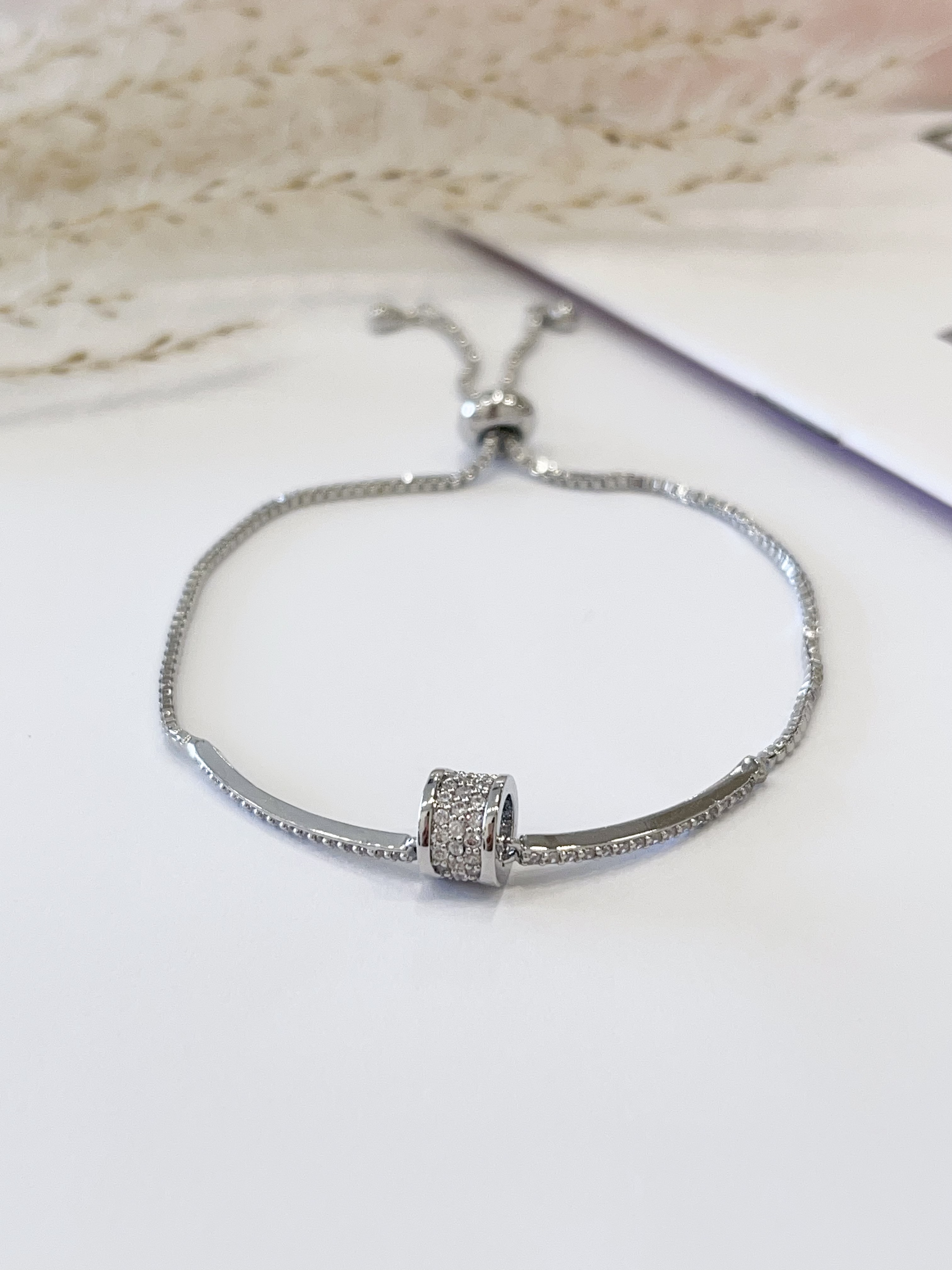 简约线条满钻抽绳手链