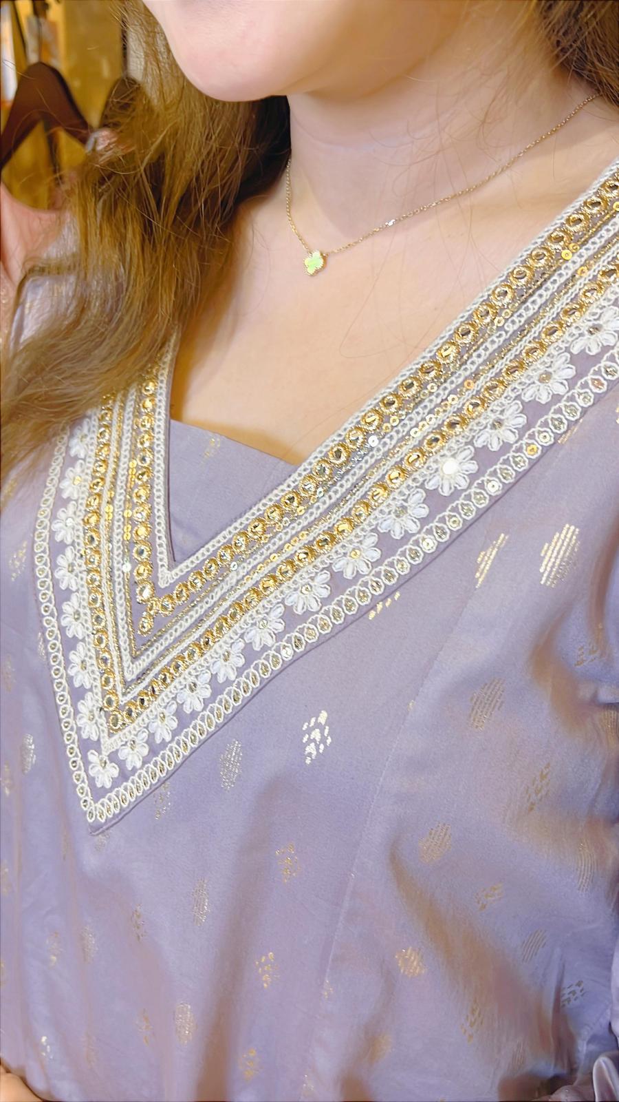 Light taro big V emb. soft Mid-sleeve OP 43" #1007