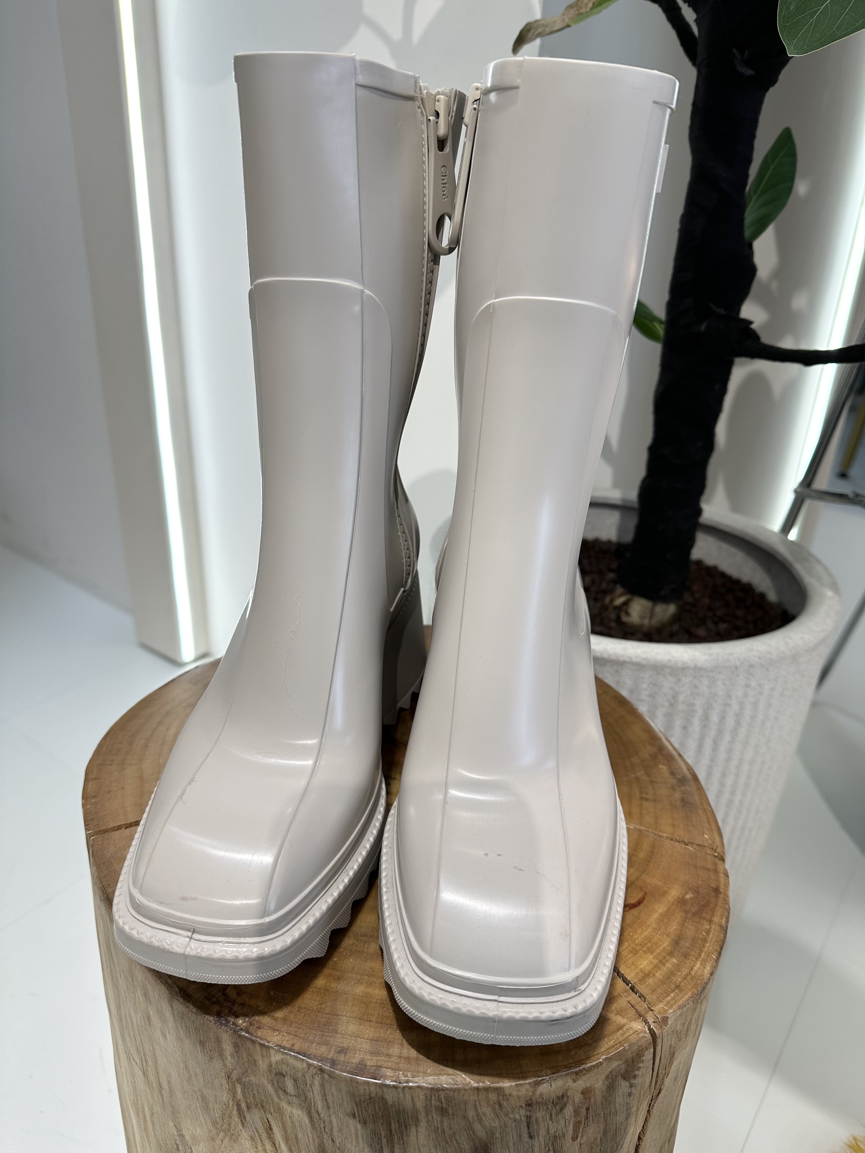 pre owned CHLOE Betty rain Boots/ Size: 37/ Product Code: 24122206