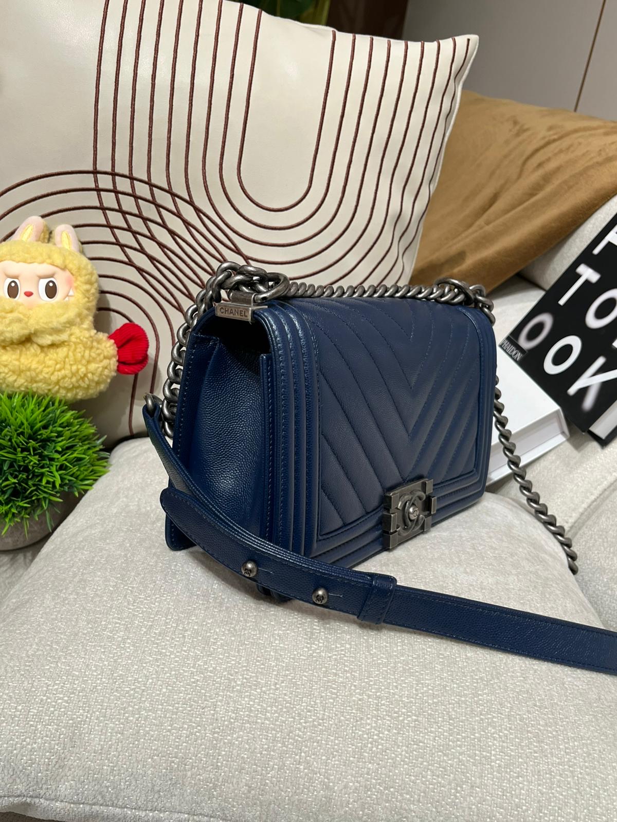 Chanel Boy 25cm 荔枝牛皮V紋復古銀扣 100%Authentic, 98%New ✅26Card✅Dust bag