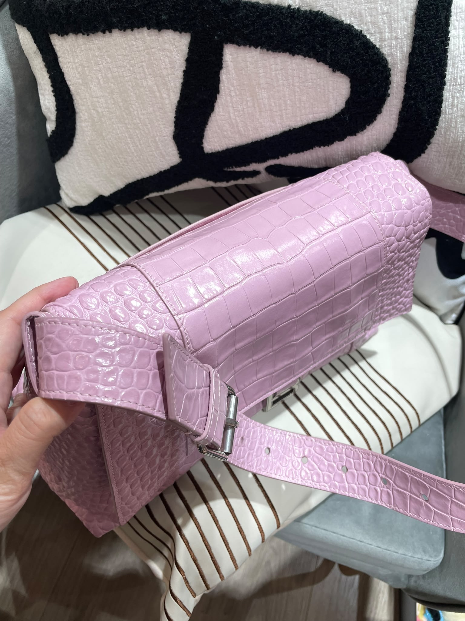 BALENCIAGA downtown Crocodile Embossed Calfskin Shoulder Bag 671354鱷魚紋壓紋牛皮肩背包 100%Authentic, 93%New ✅Dust bag