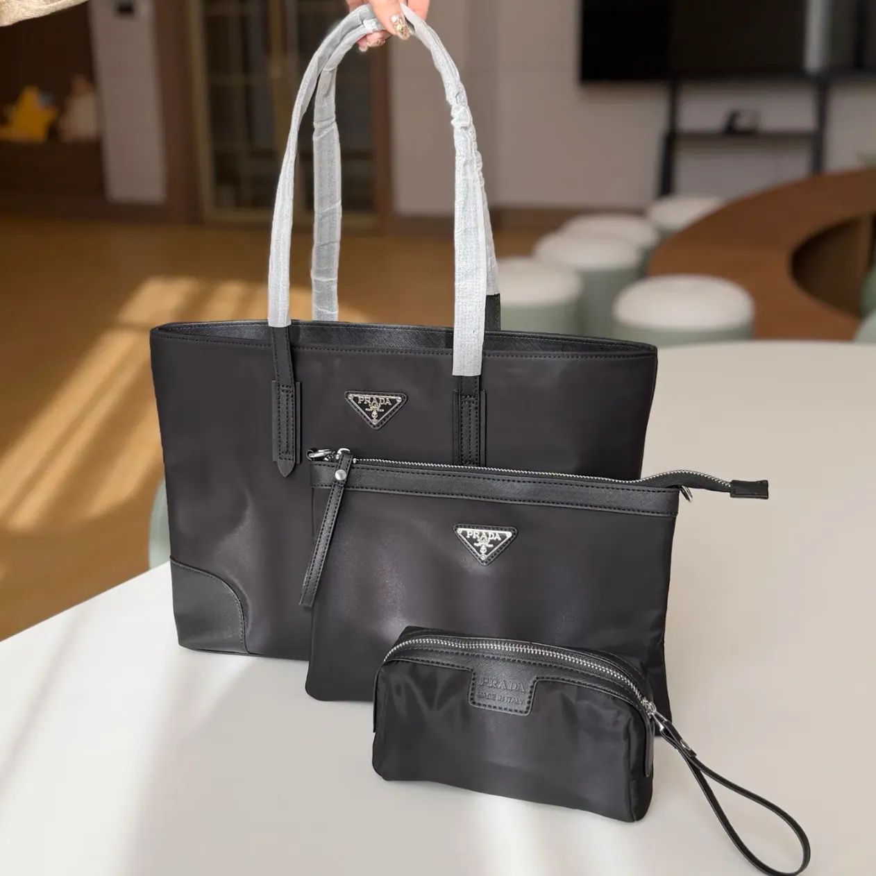 $210套。P*rada Tote set限定贈品三件套