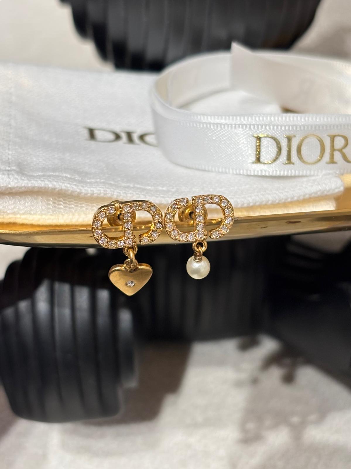 未使用品 Dior Earrings 100%Authentic, Unused ✅Dust bag✅Box