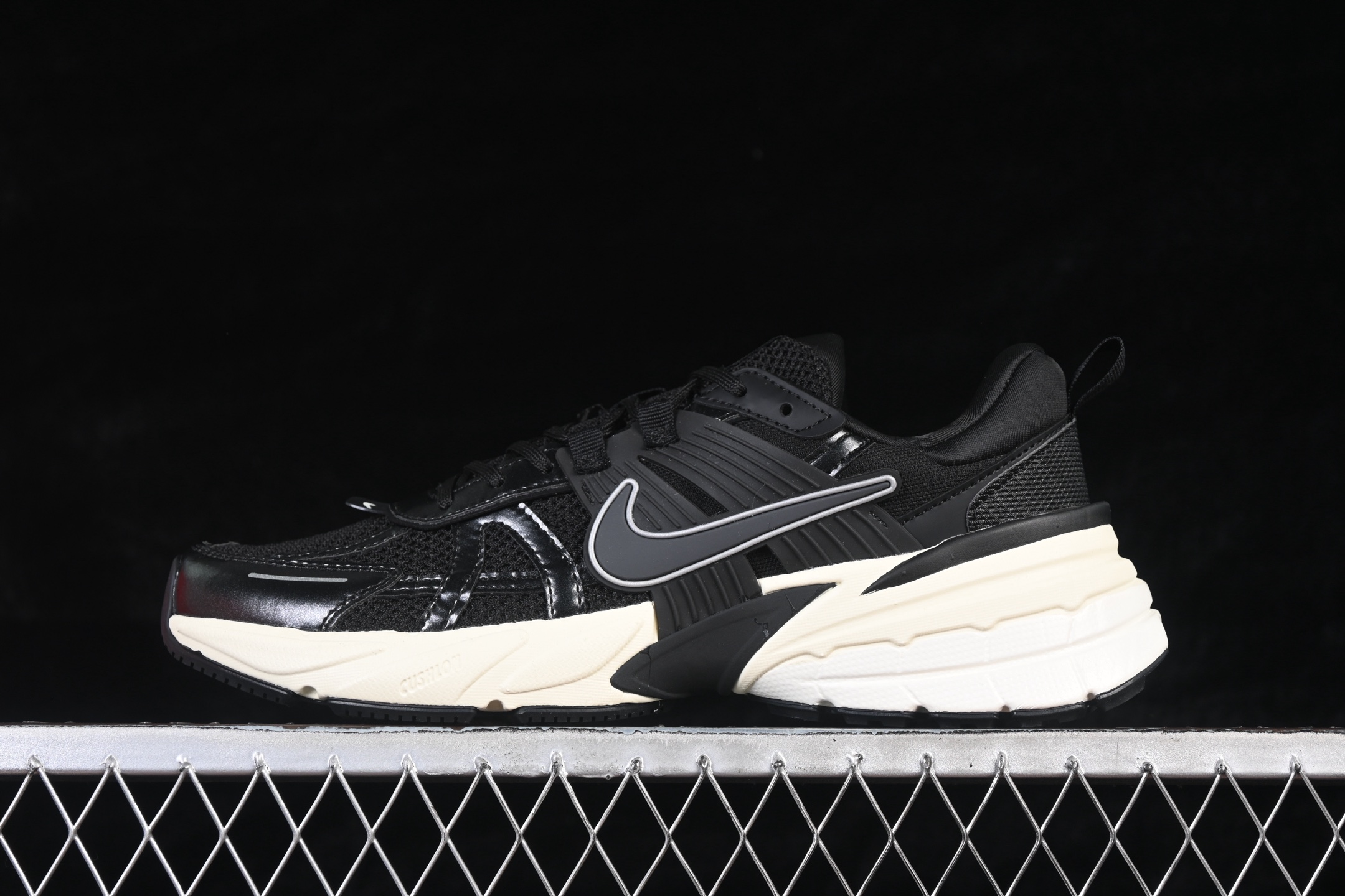 Nike V2K Run FD0736-012