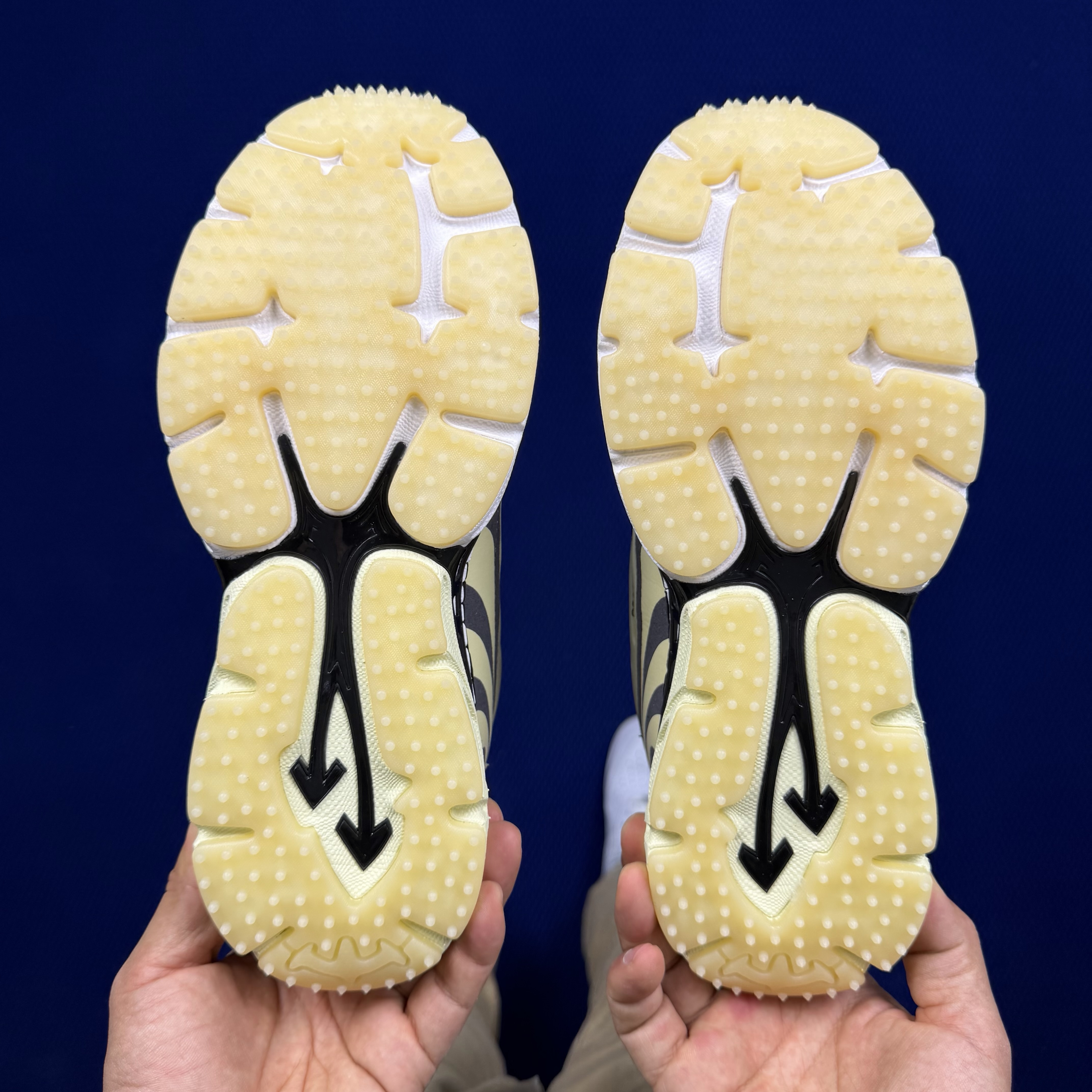 OFF-WHITE Be Right Back