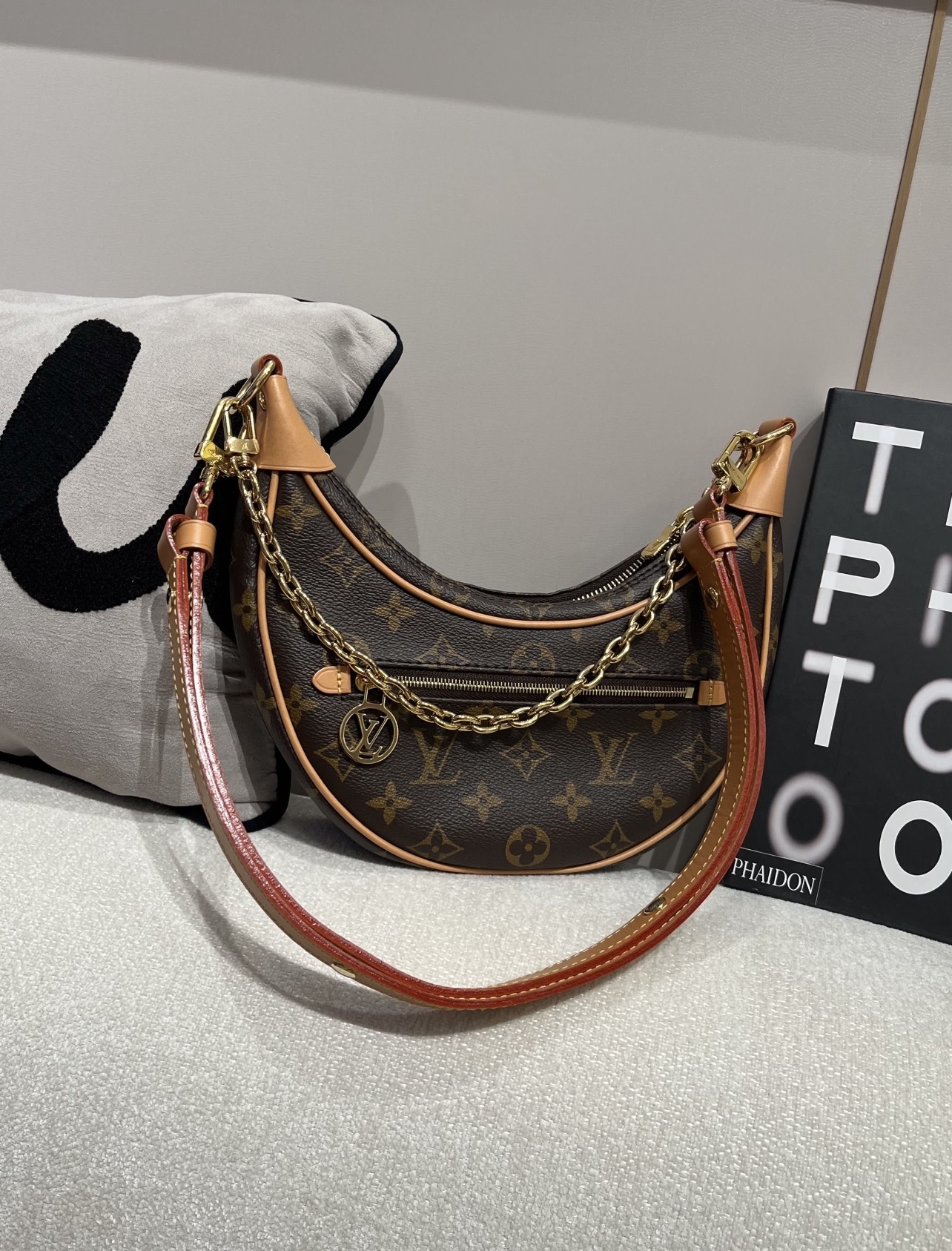 Lv loop hobo monogram M81098 ,100%Authentic, 98%new ✅Dust bag✅Box