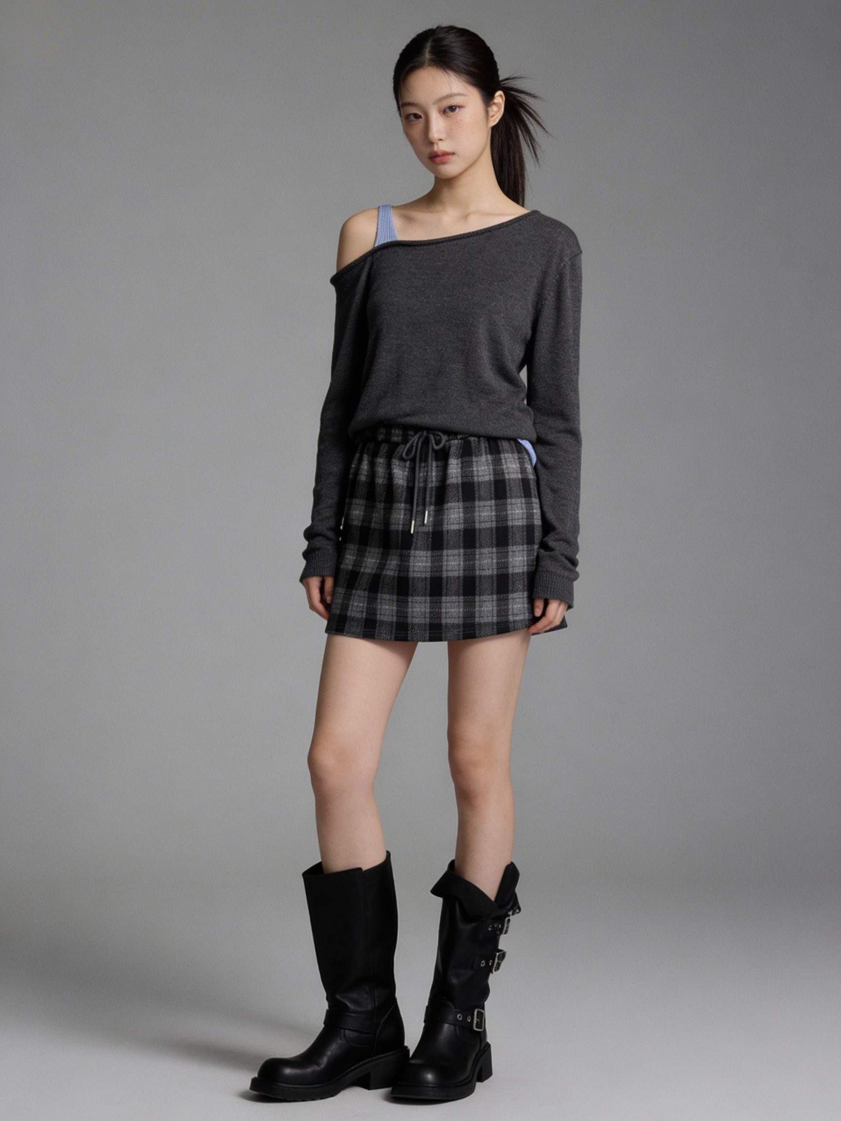 灰藍撞色斜肩短版針織毛衣