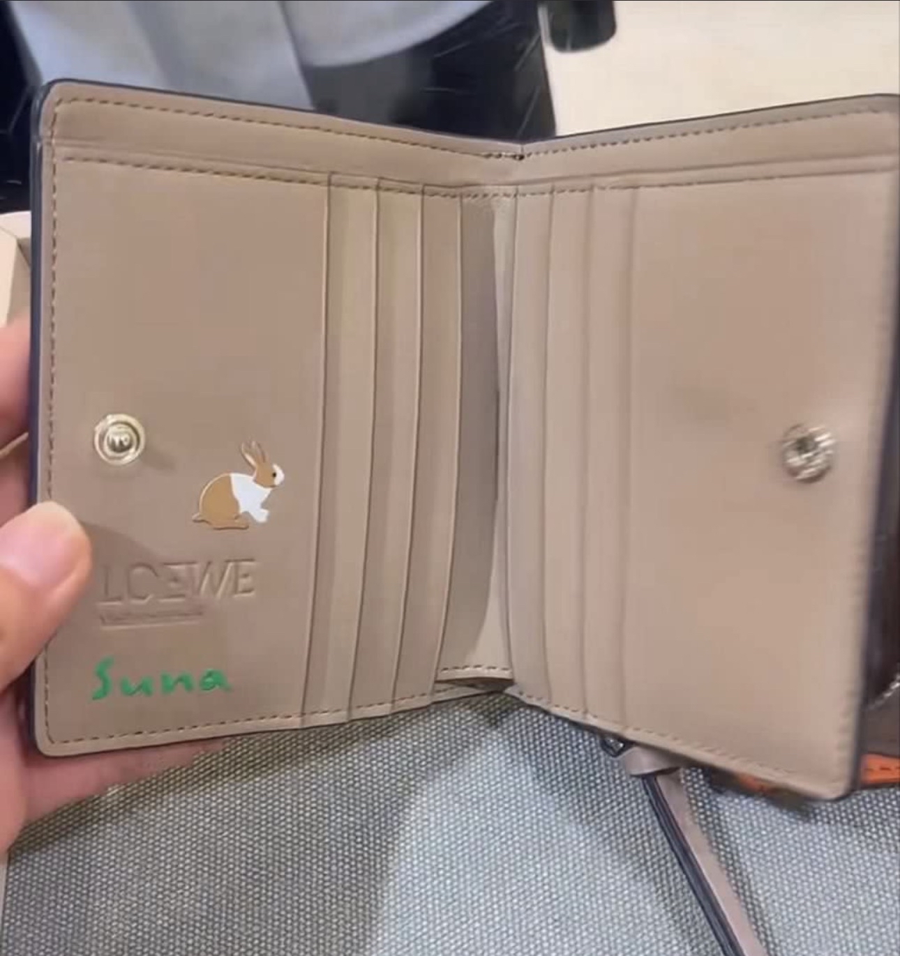 Loewe 兔子月亮短夾