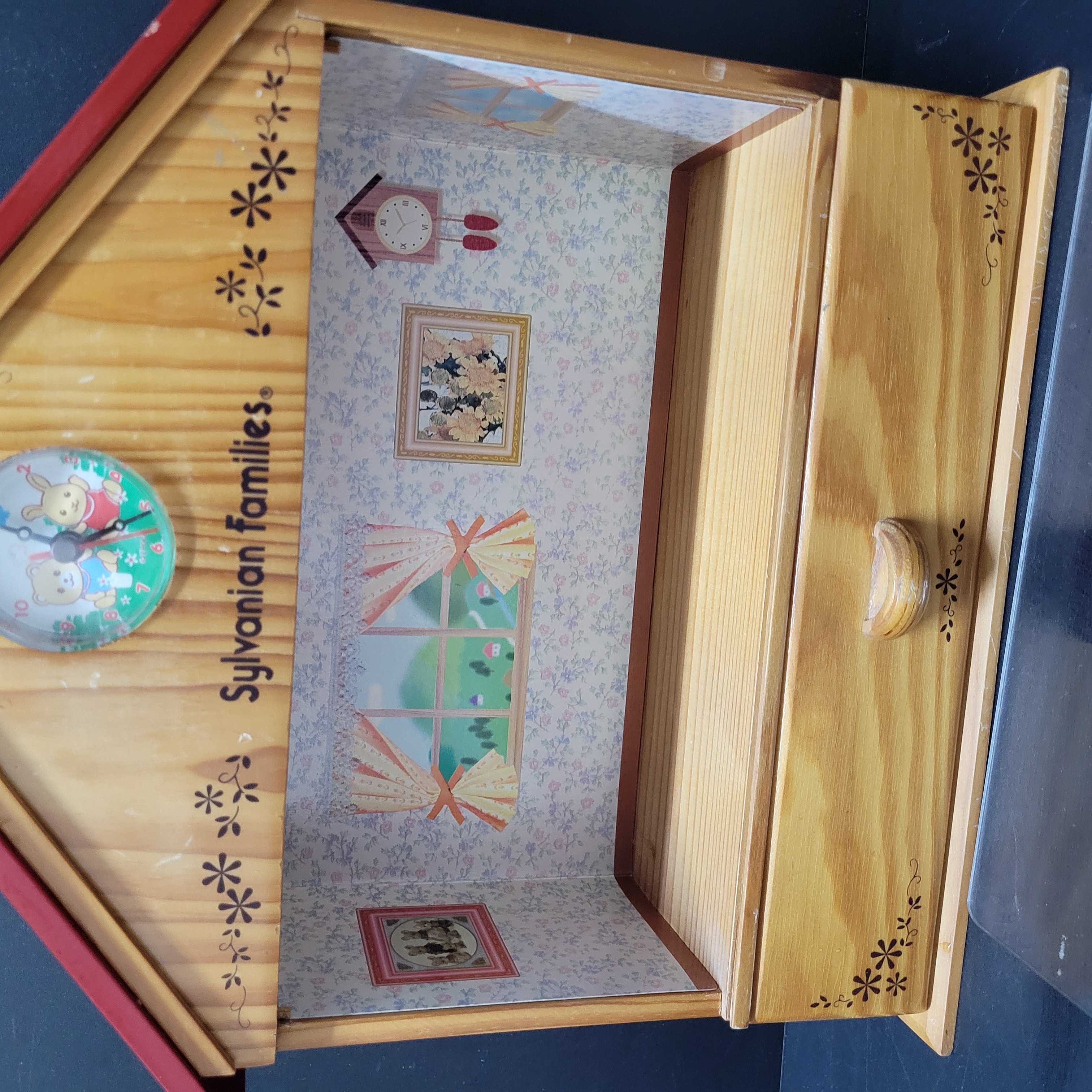 森林家族木制展示櫃