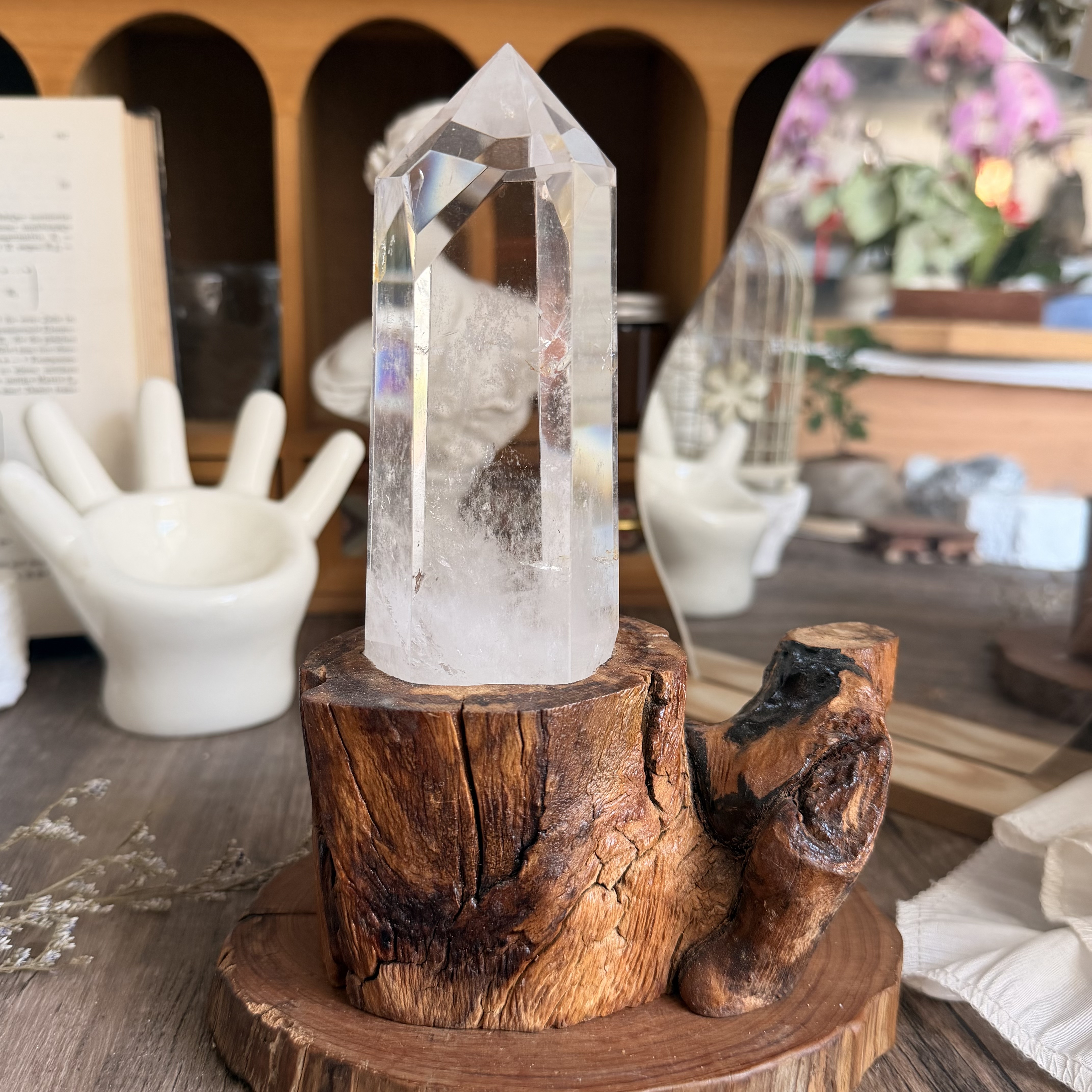 天然藍針白水晶柱（包底座）