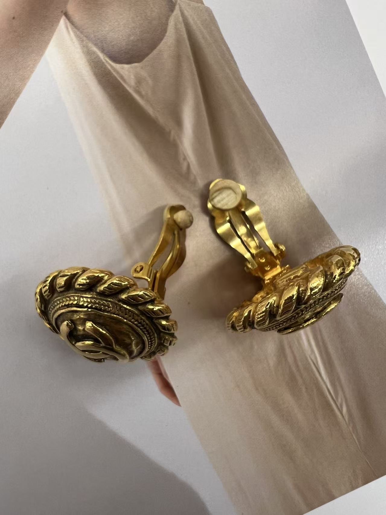 Chanel 金色麻花圓餅耳夾（經典絕版美品）