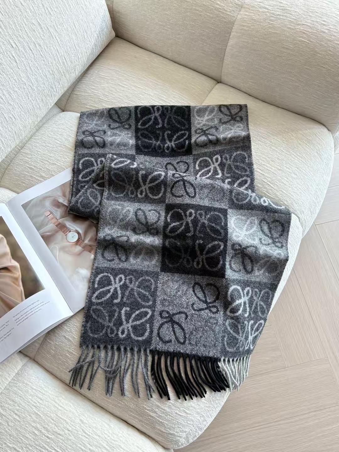 Loewe Anagram 羊毛圍巾 全新