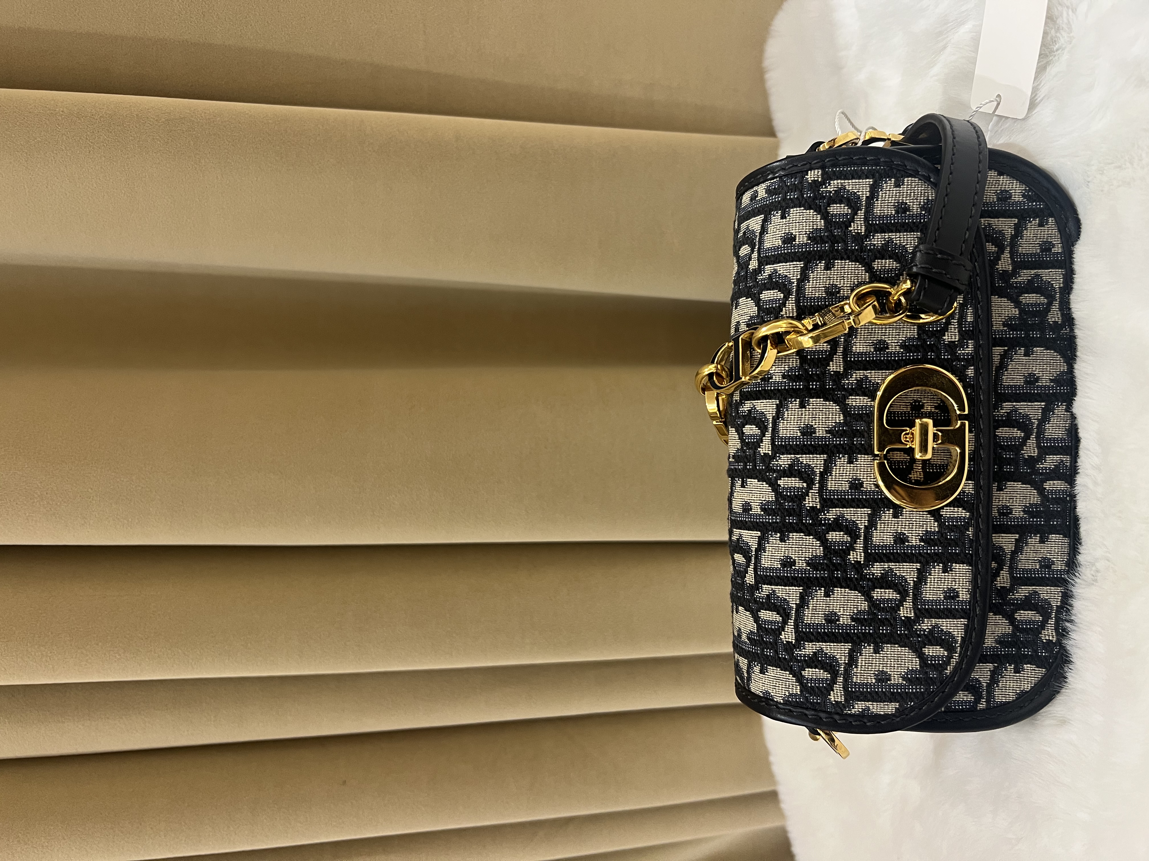 直播貨品 |  [1個-$100 2個-$300］H12