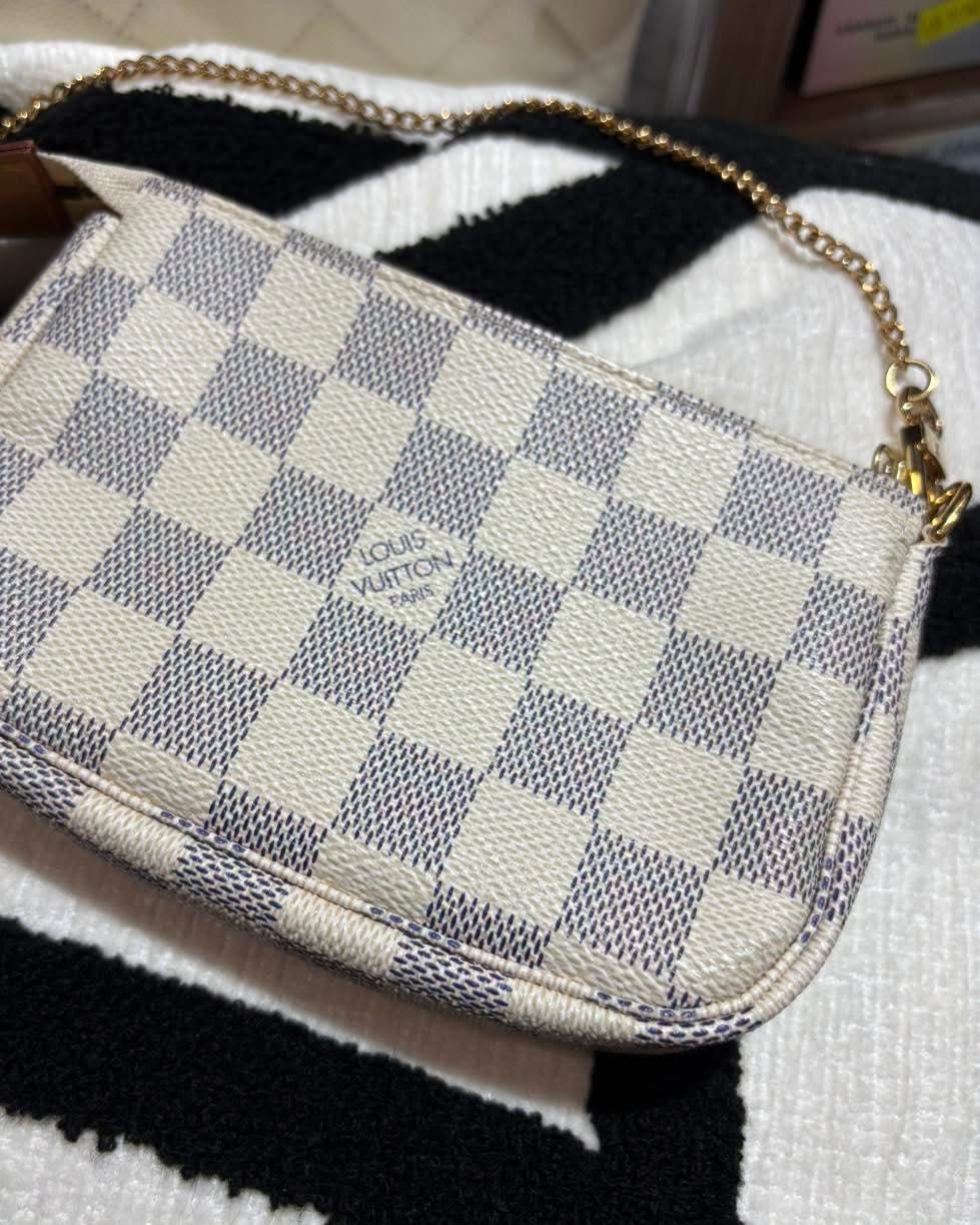Lv mini pochette azur 100%Authentic, 98%new