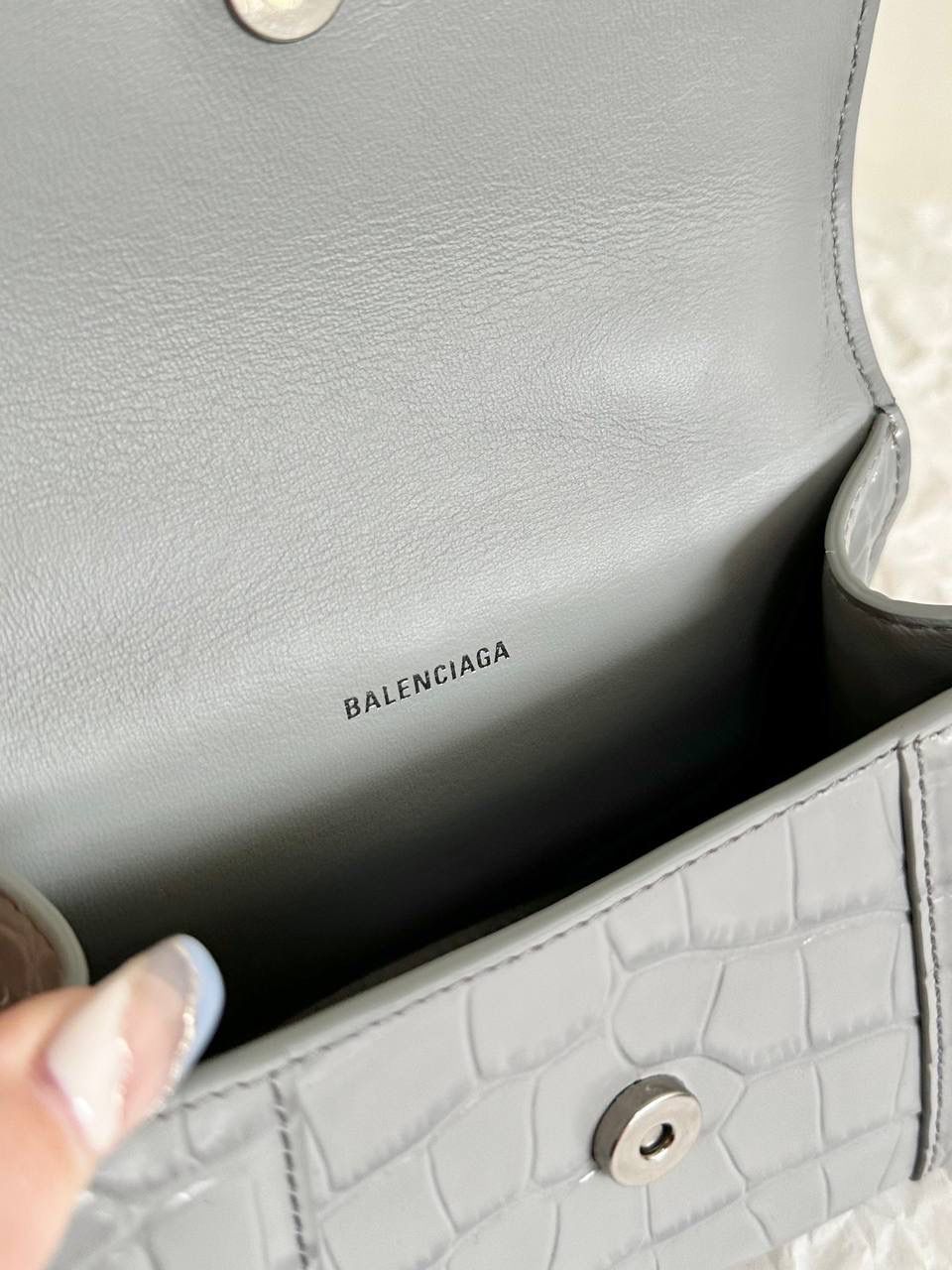 经典款🔥鳄鱼纹灰色加小号XS/19cm👽 hourglass沙漏包【正品级】 1.最新包型➕细节 2.唯一正确的圆形手柄 3.全网独家正确版官网包装 (非市场版本，礼品盒/说明说/吊牌/织带/防尘袋/礼品袋，均拿ZP开发对版⚠️) XS：19×13×8cm592833m S：23×15×10cm593546m