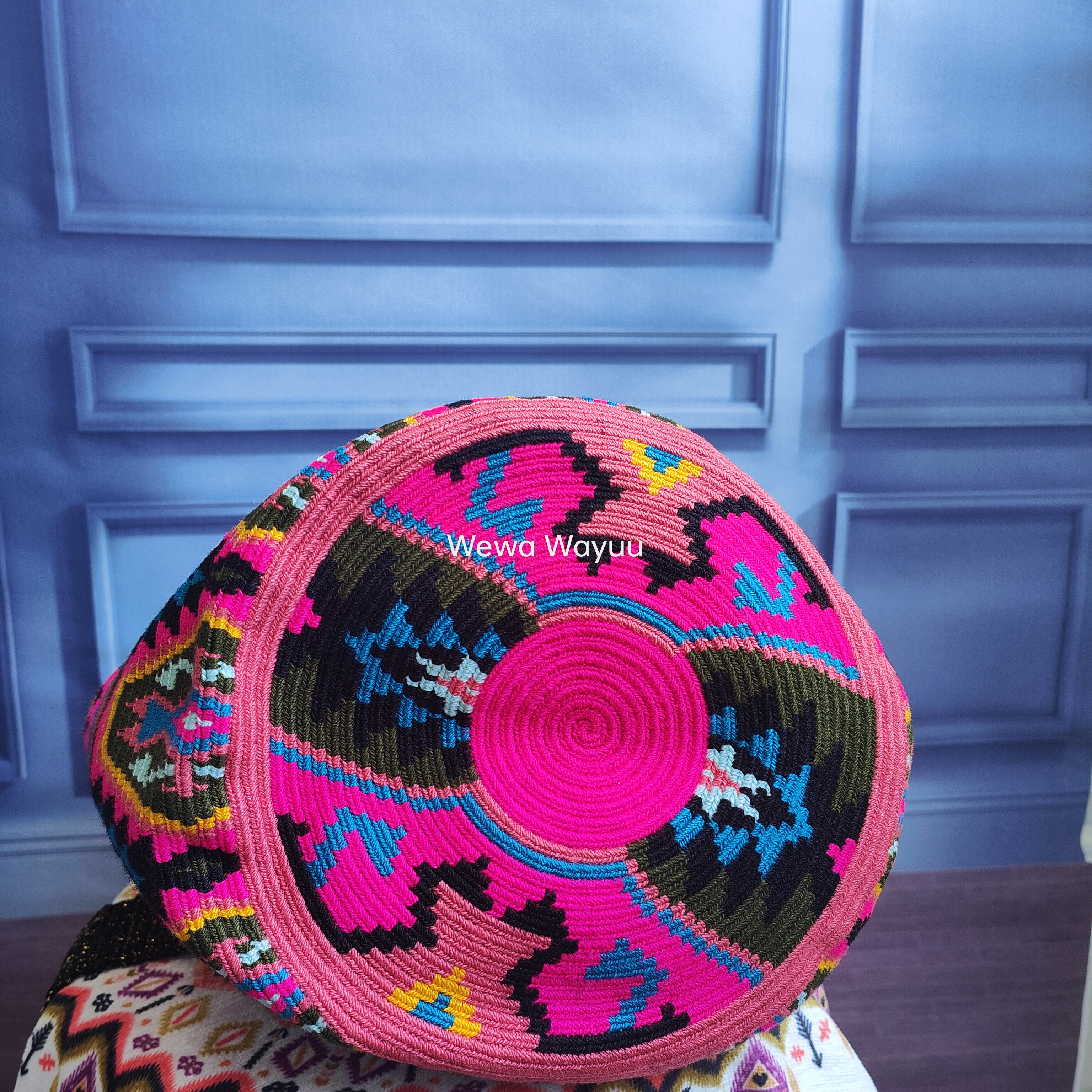 1T1123-11. 1T 單股中碼金線 果實手挽袋