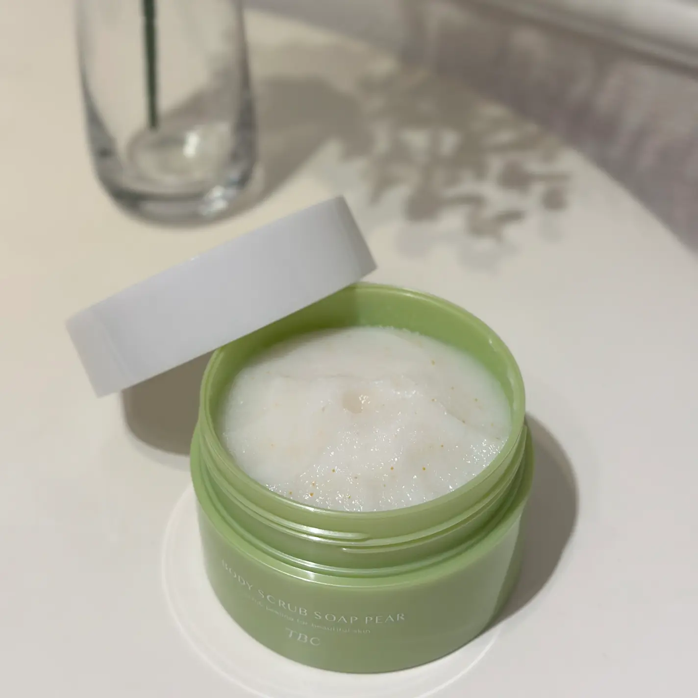 【✨️日本 🇯🇵 TBC Body Scrub Soap Pear 年糕拉絲身體磨砂膏 (西洋梨與小蒼蘭🍐)✨️】 300g   