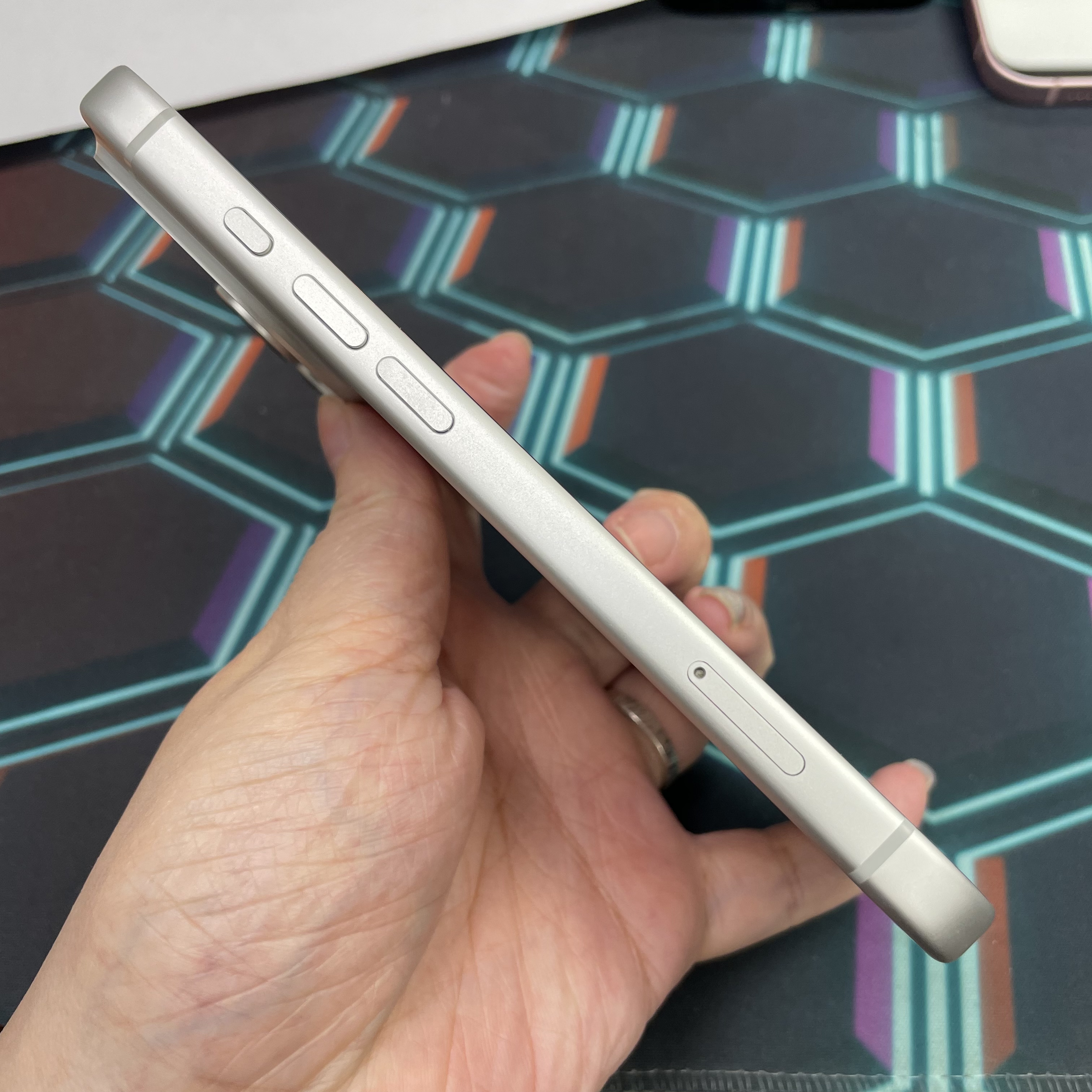 *8260 17 pro 完美機 電95 銀色 sliver