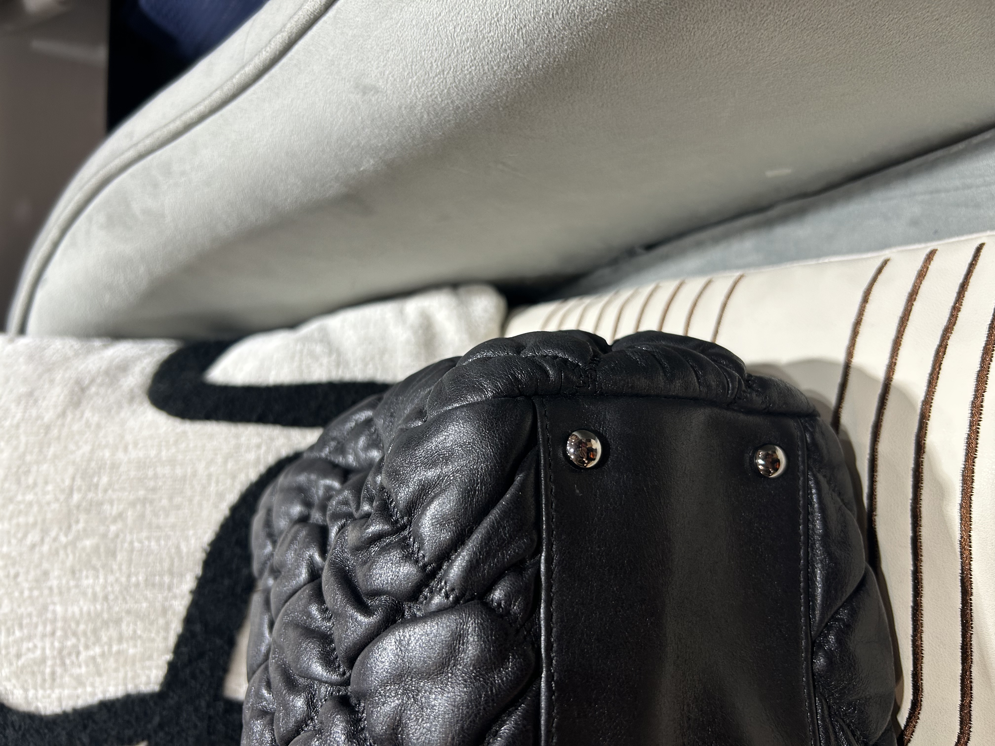 Chanel Calfskin Bubble Shoulder Bag Black 100%Authentic, 90%New ☑️12Card☑️Dust bag