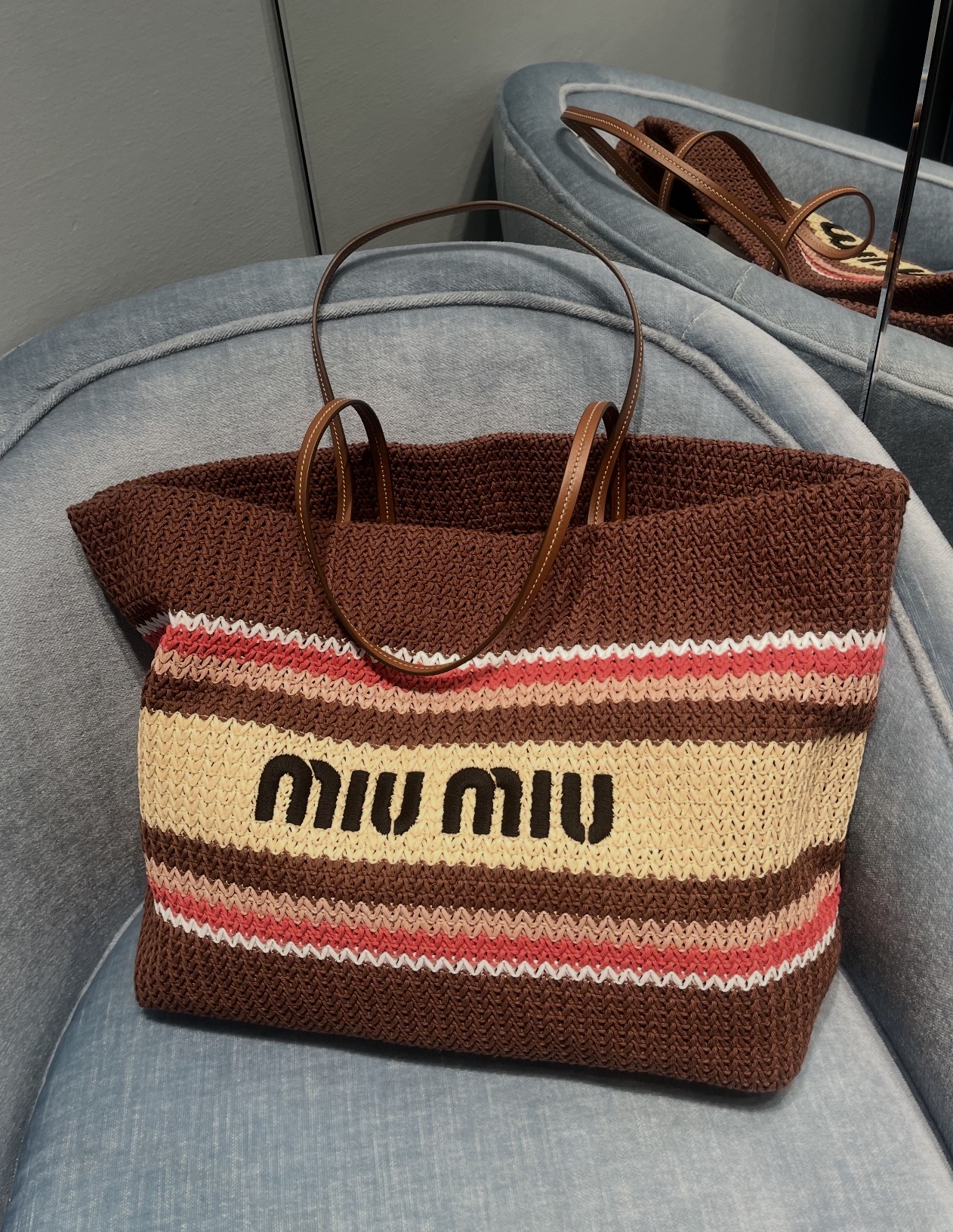 限時折扣 訂貨 ✈️ MiuMiu Woven Tote Bag Size 34x40x16cm