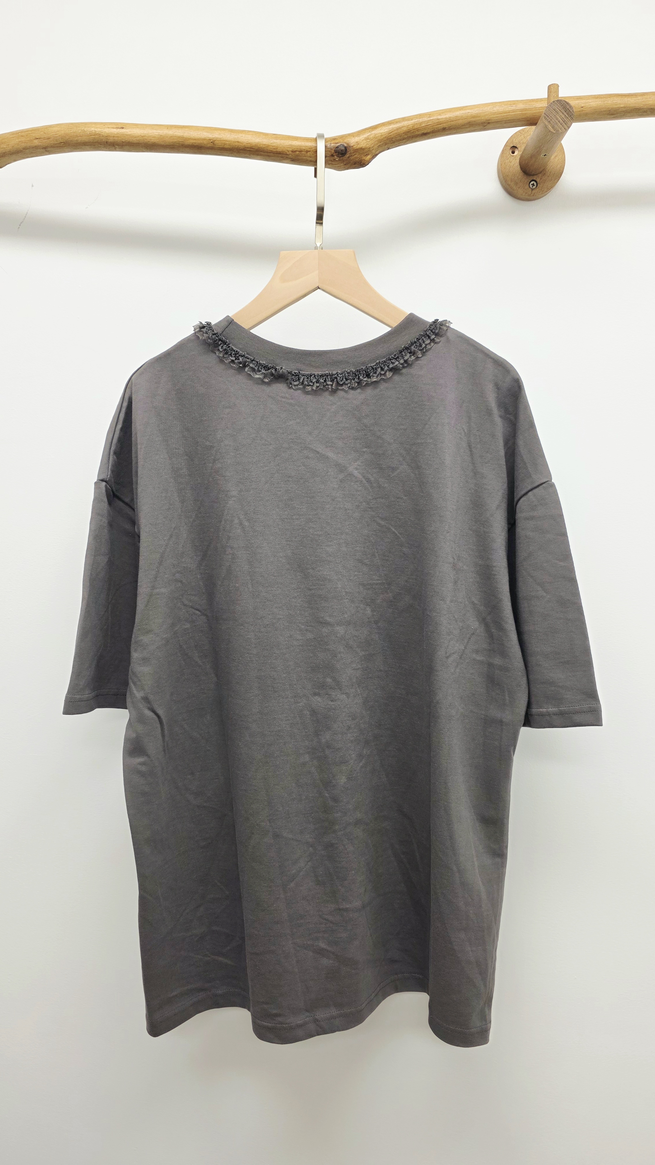 韓國炭灰蝴蝶結印圖Tee