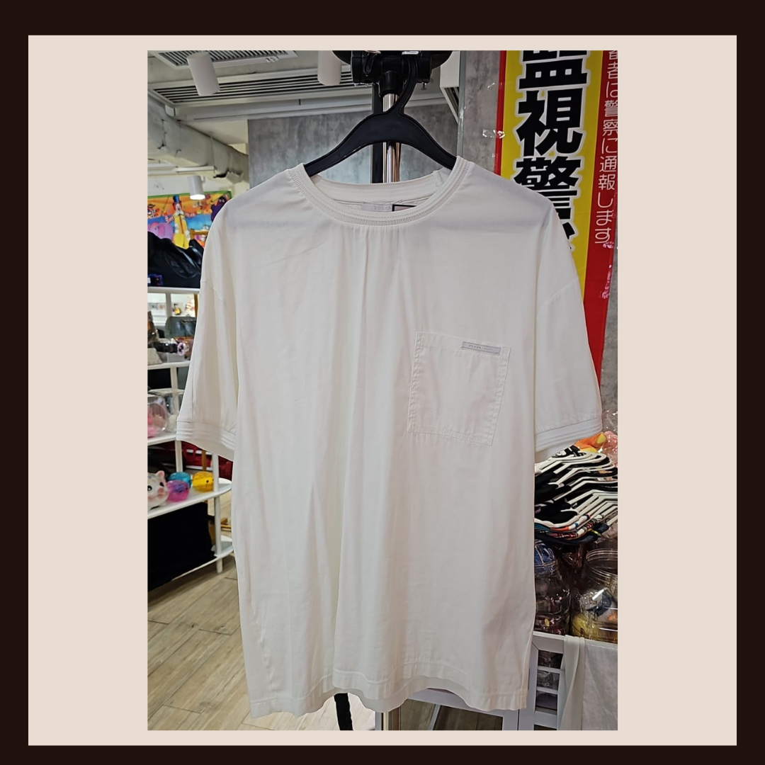  💎 頂級奢華之選：Prada 經典標誌口袋純白 T-shirt
