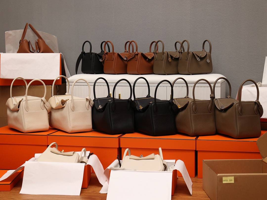 Hermes 爱马仕 Lindy 19/26CM 金银扣大集合🎀 尺寸：19*12.5*9cm 尺寸：26*18*14 cm