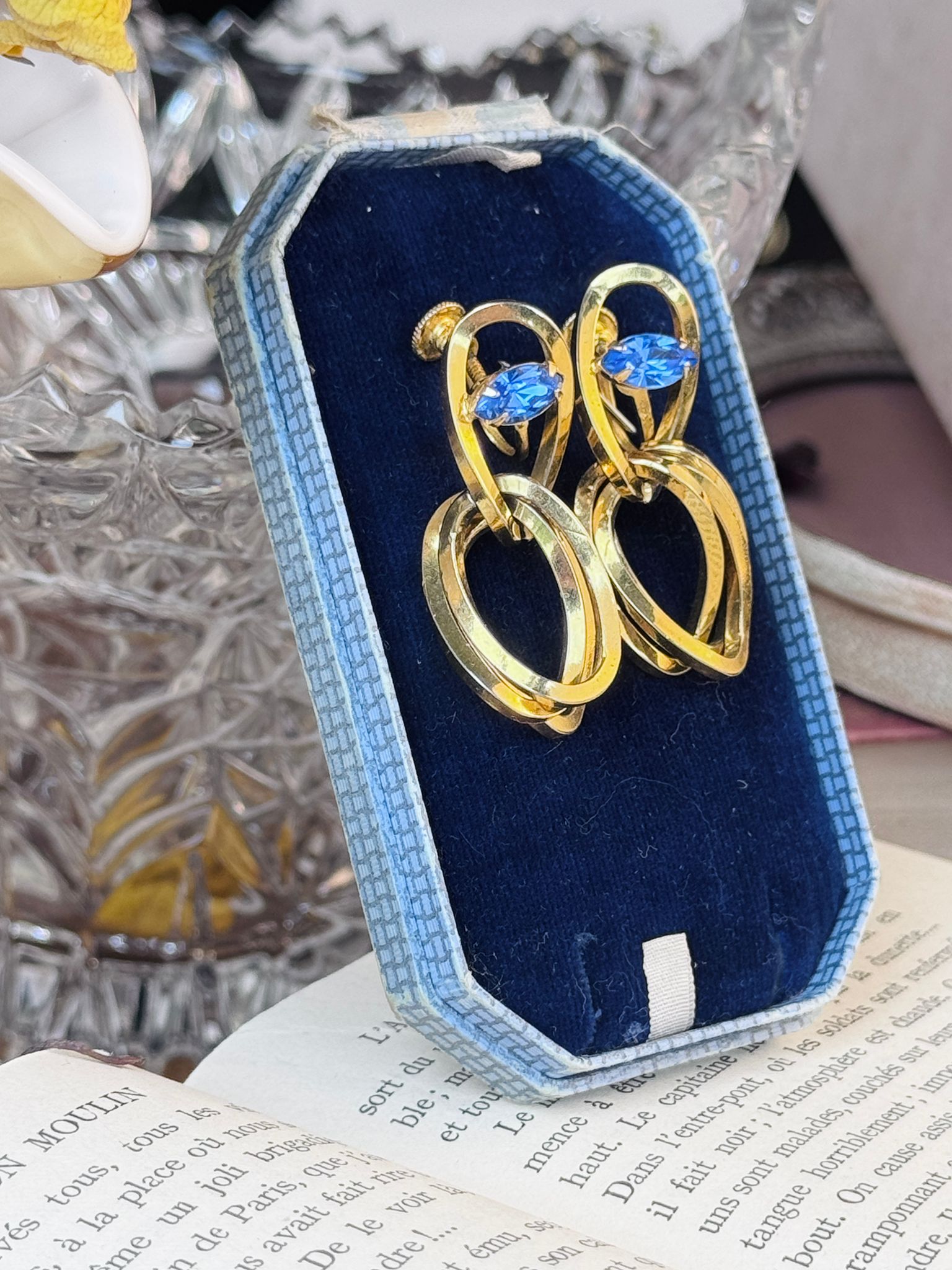 Vintage C.a. 1950s Royal Blue Glass Sculptural Loop Dangle Screw-back Earrings (MT2589-18)