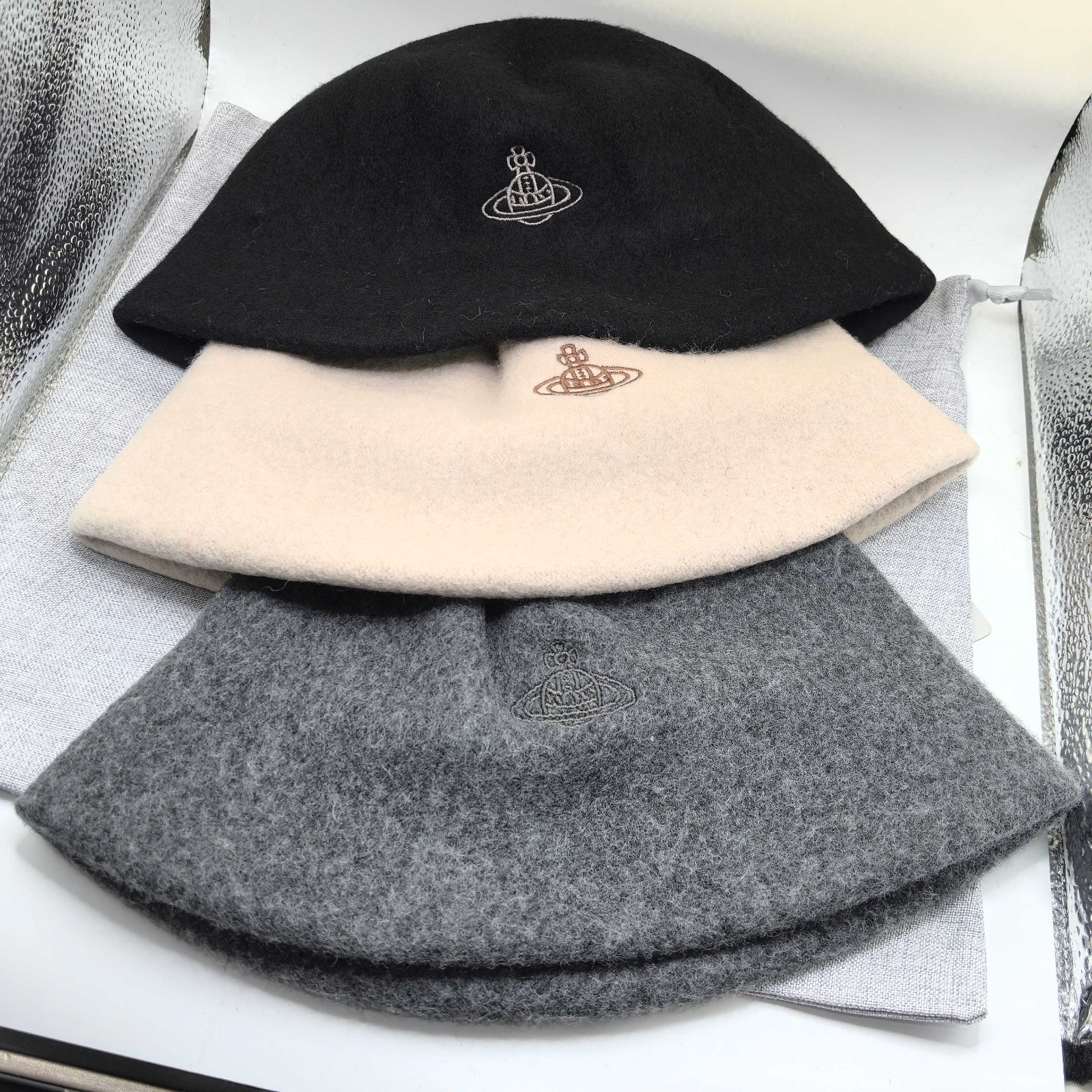 【現貨】Vivienne Westwood 土星刺繡羊毛漁夫帽