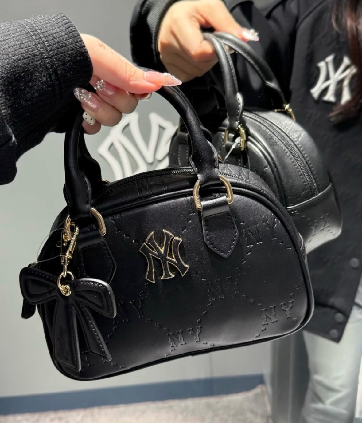 MLB 26年春款鑽石老花紋保齡球手提包 