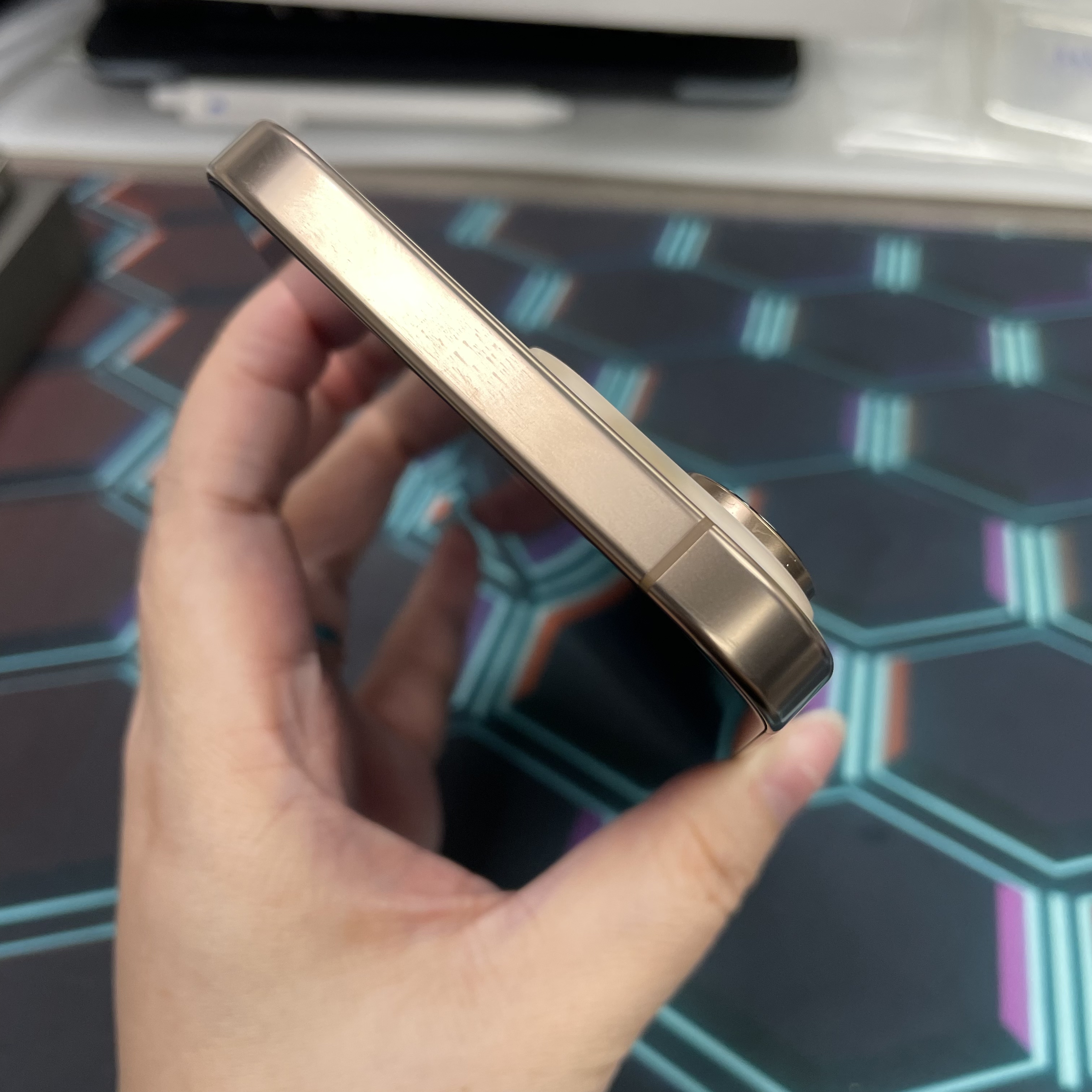 *7721 16 Pro max 勁靚機 256GB 電100 沙色 gold 日版