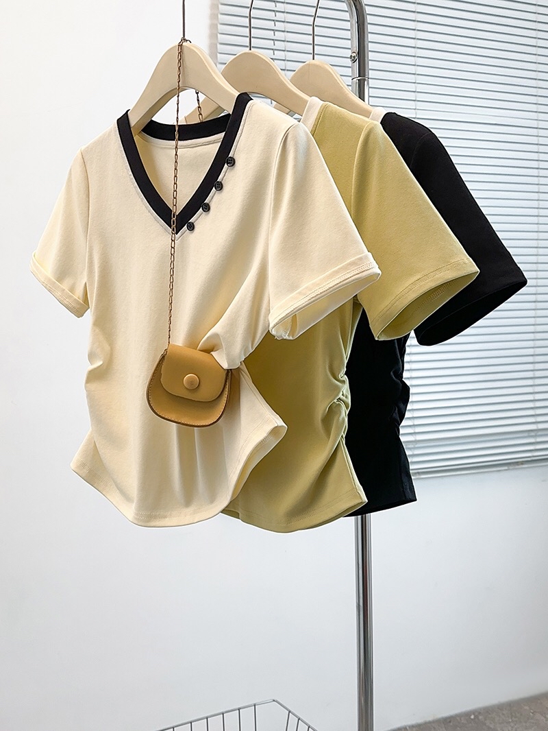 B42(36632) 韩版休闲风撞色V领边小钮设计感3色上衣