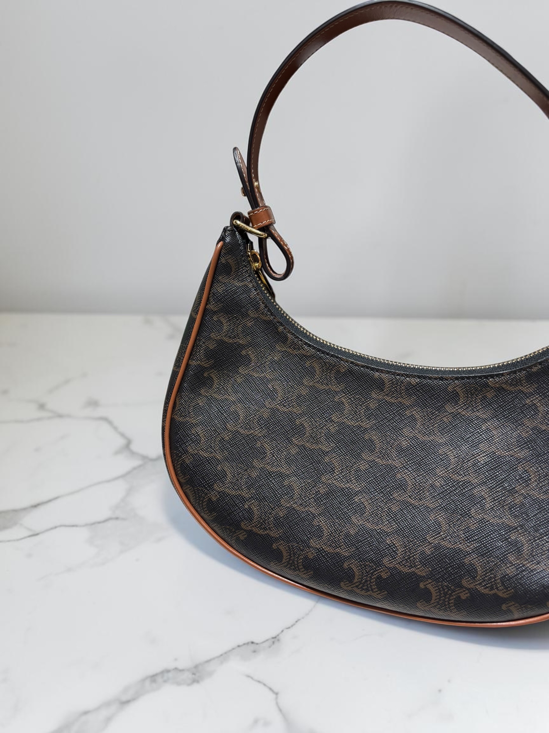 Celine Ava medium hobo bag 100%Authentic, 98%new ✅收據✅dust bag 