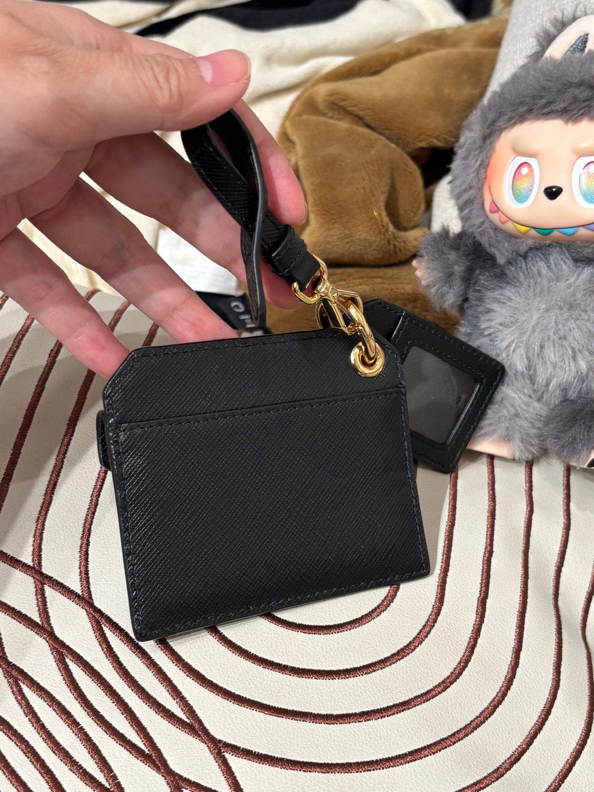 Prada card holder Saffiano Leather 卡片套鎖匙扣 100%Authentic, 98%new