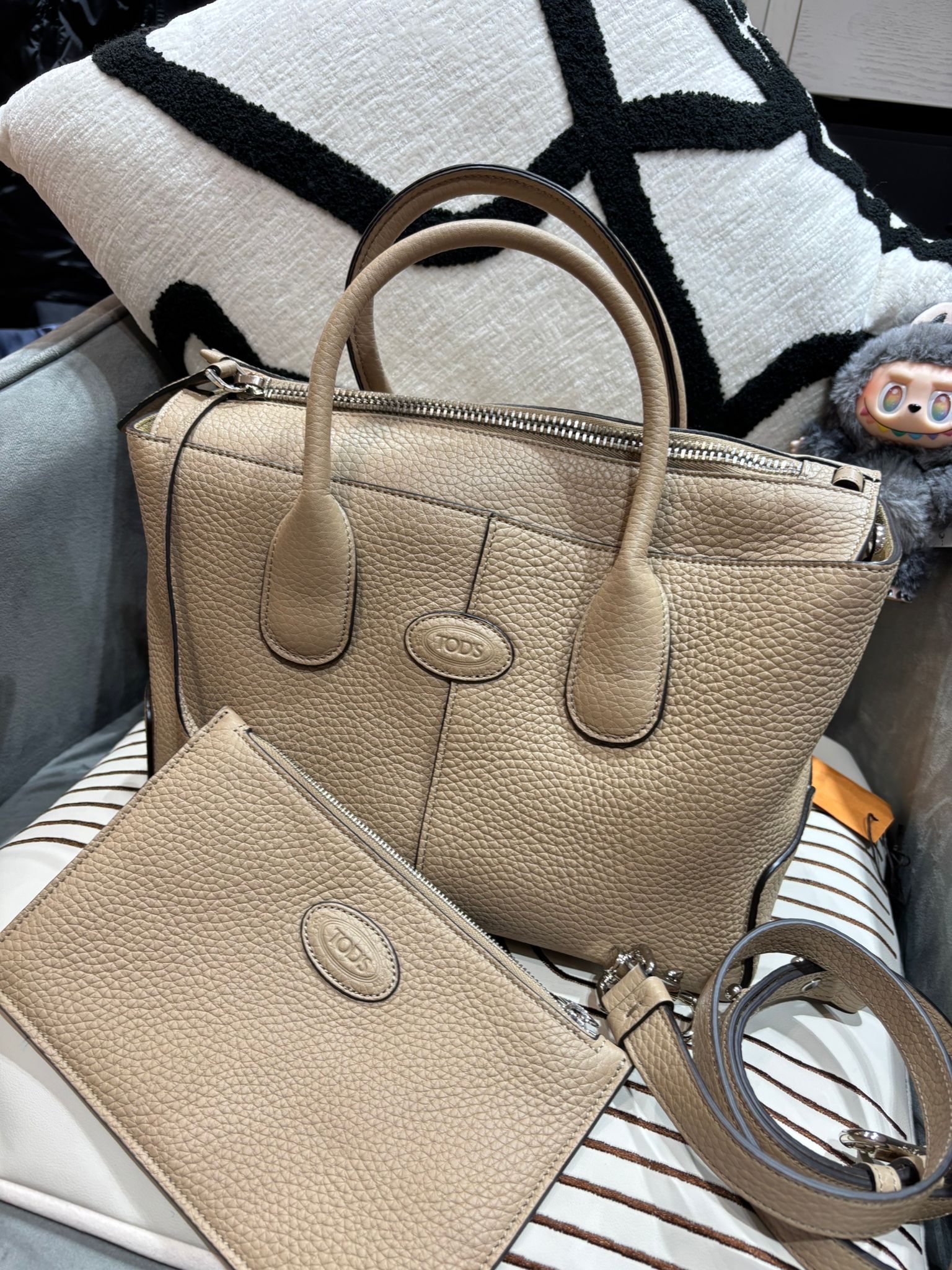 TOD’S Beige Calfskin Di Bag 2 way bag with pouch 米色小牛皮 100%Authentic, 98%anew ✅Strap✅Dust bag