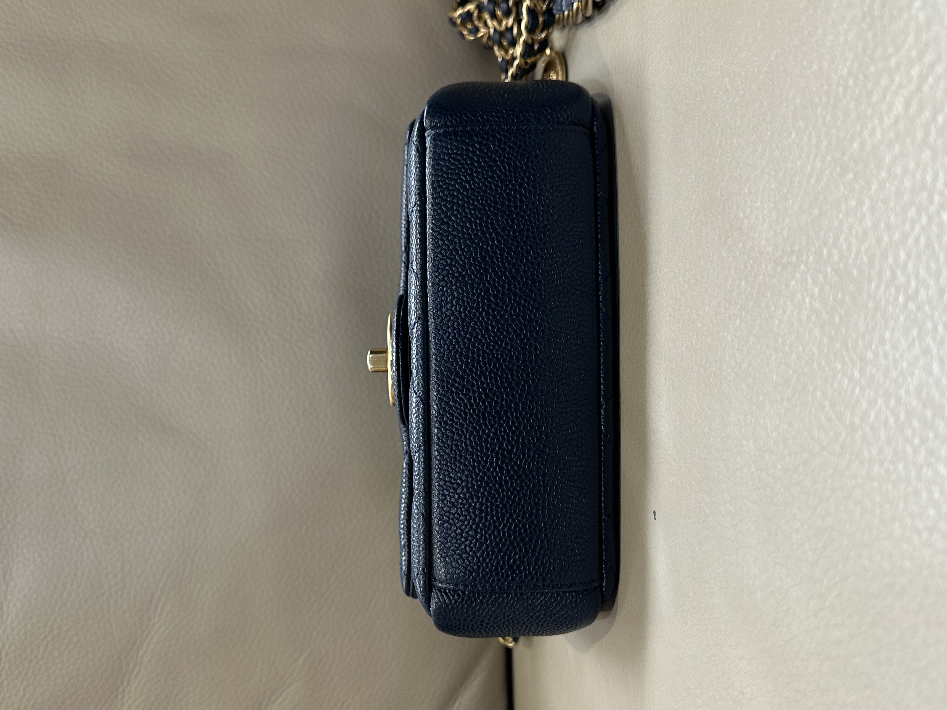 Pre-Owned Chanel Matelassé Chain Soul Flap Bag / Product Code: 26040520