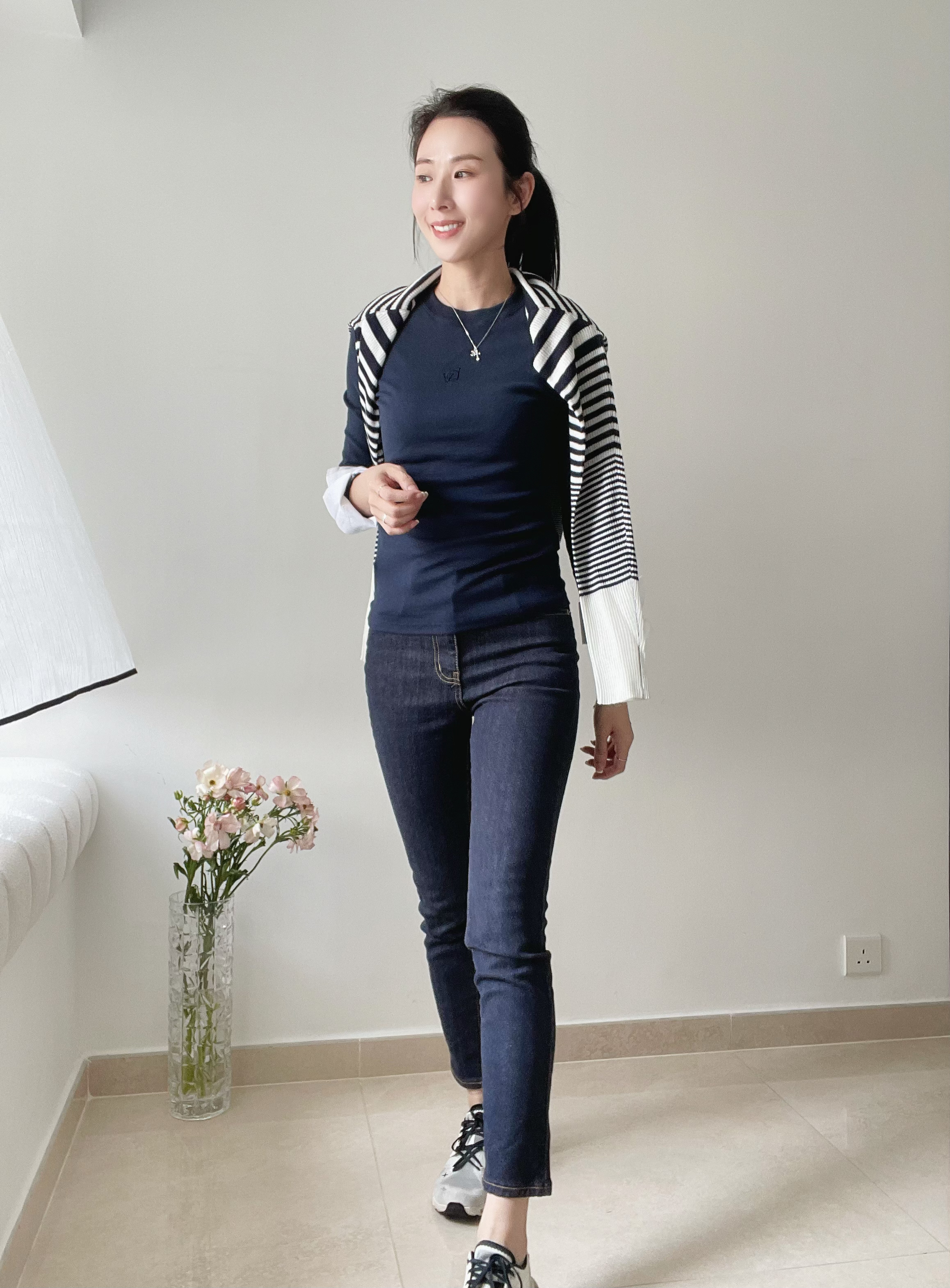 Feminine stretchy cuff tee 