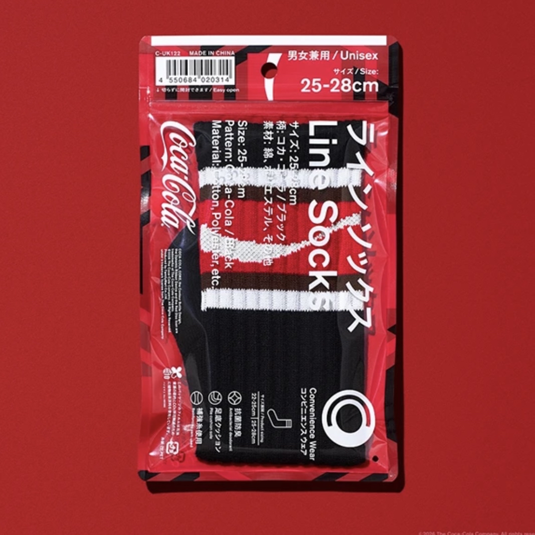 FamilyMart Coca-Cola聯名限定款條紋長襪