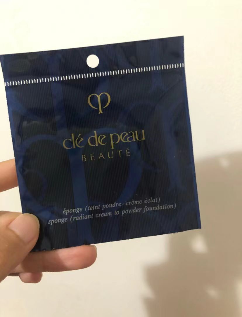 CPB肌膚之鑰氣墊粉撲 柔軟材質，親膚不吸粉，鼻翼、眼周、嘴角都能輕鬆照顧，妝效更服帖✨