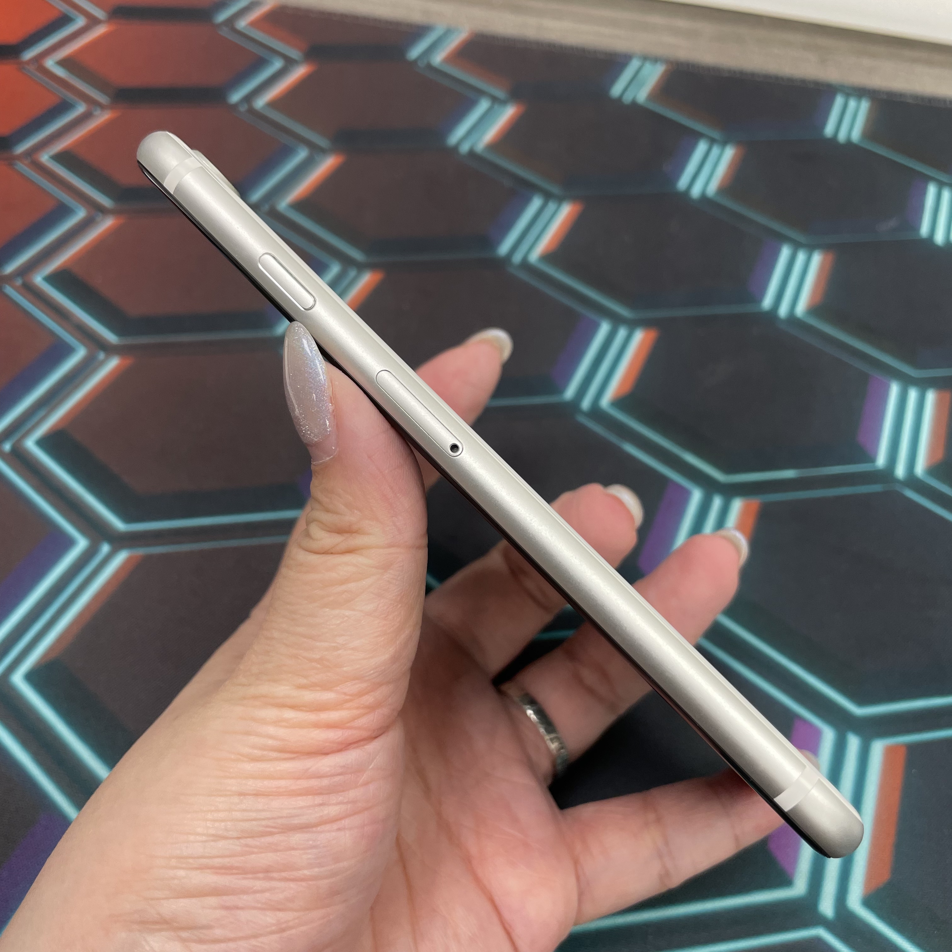 *7060 SE 2 超靚機 128GB 電91 白色 white