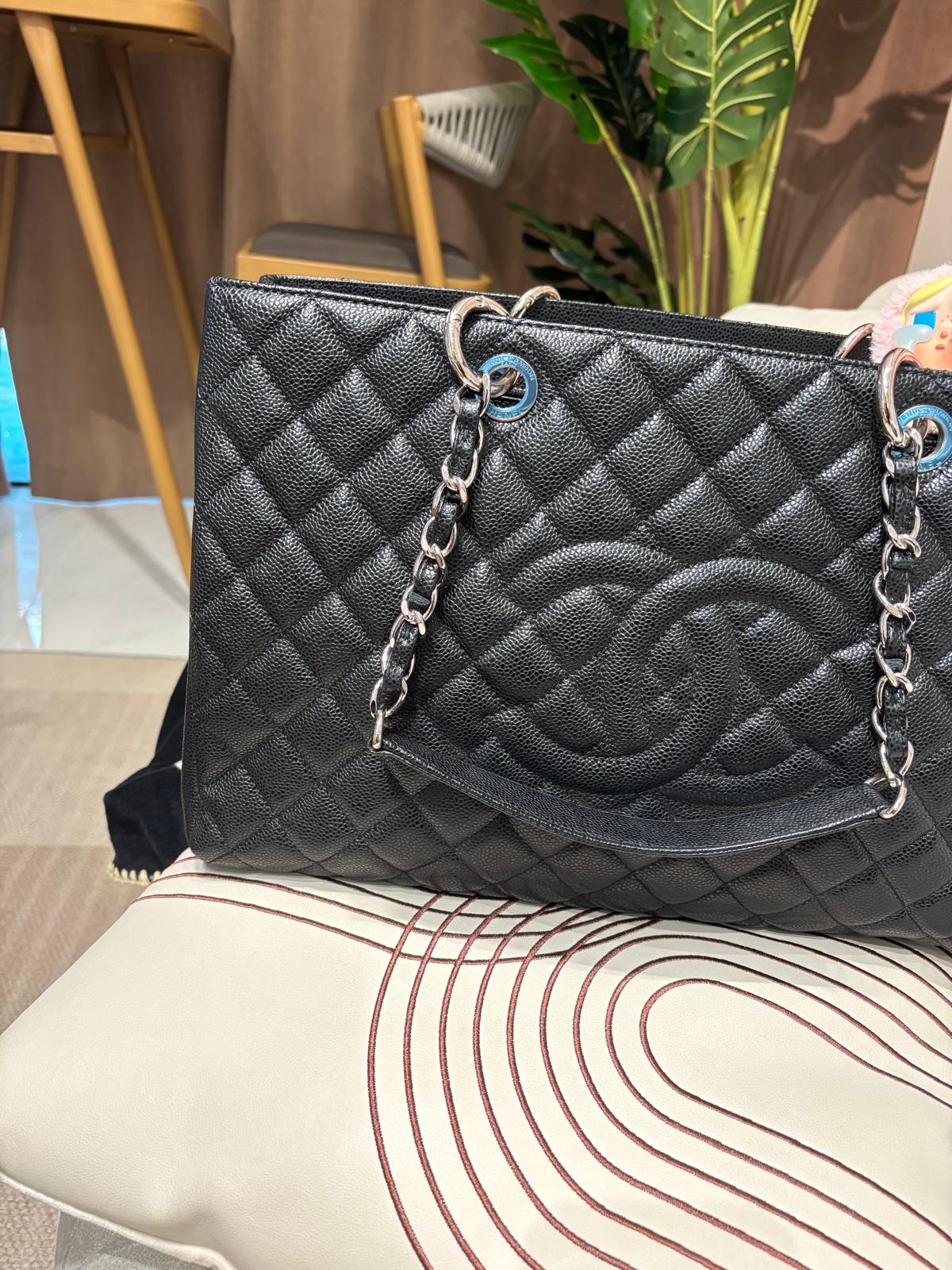 Chanel Gst XL TOTE BAG CAVIER CALFKSIN 黑色魚子醬牛皮金扣 100%Authentic, 98%New  ✅card✅Dust bag 