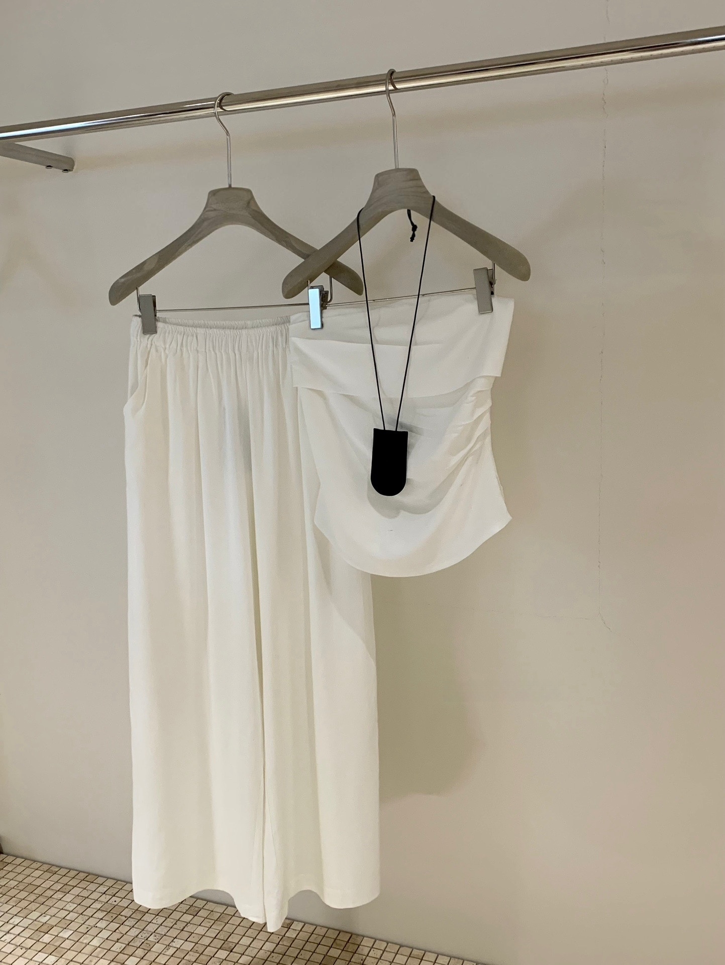 Luna Linen Tube Top +Trouser Sets 亚麻抹胸上衣 + 直筒阔腿裤两件套( 2 colours )