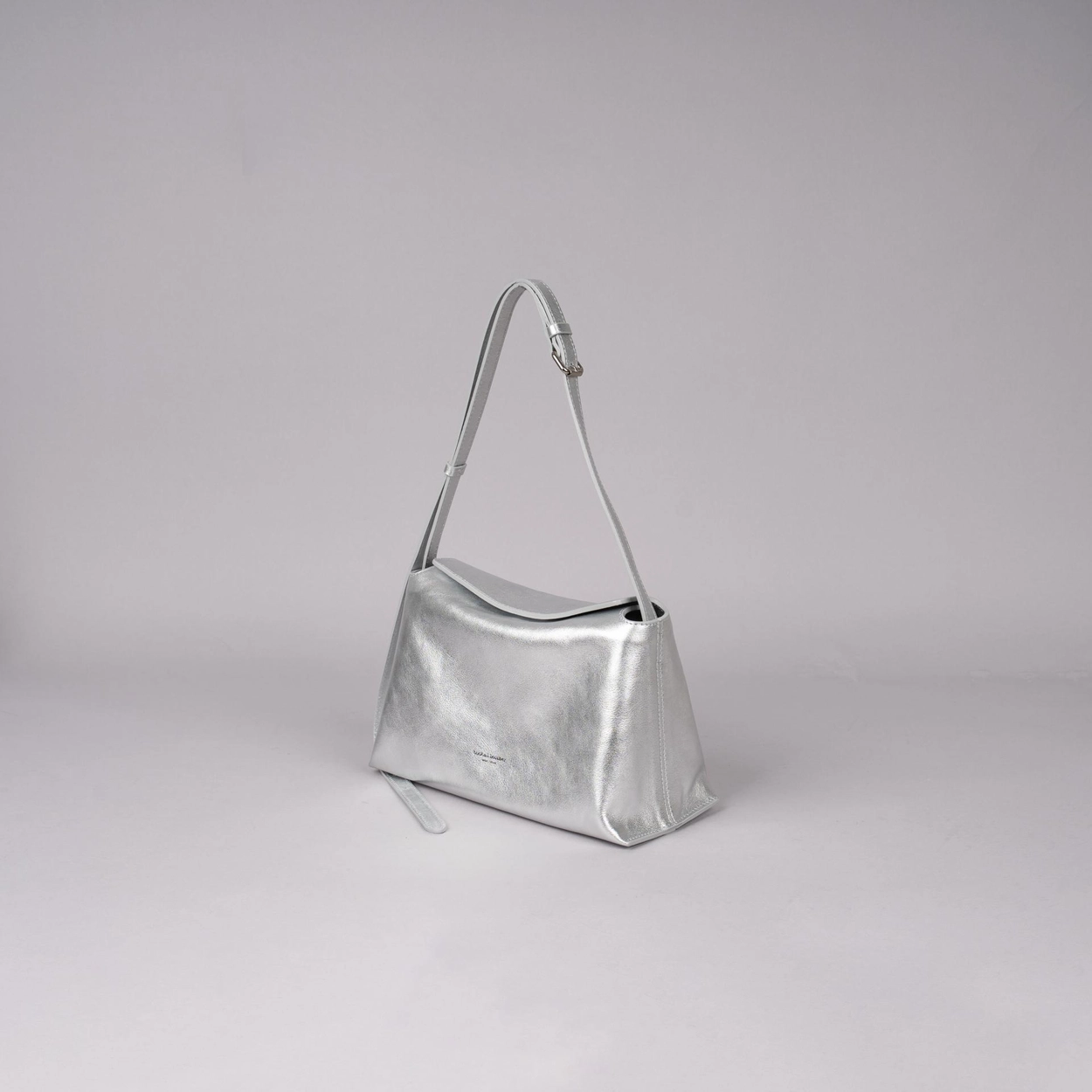 【26SS新皮】預訂_牛皮亮面 Bread bag 磁吸枕頭包 (M) By Bucks & leather