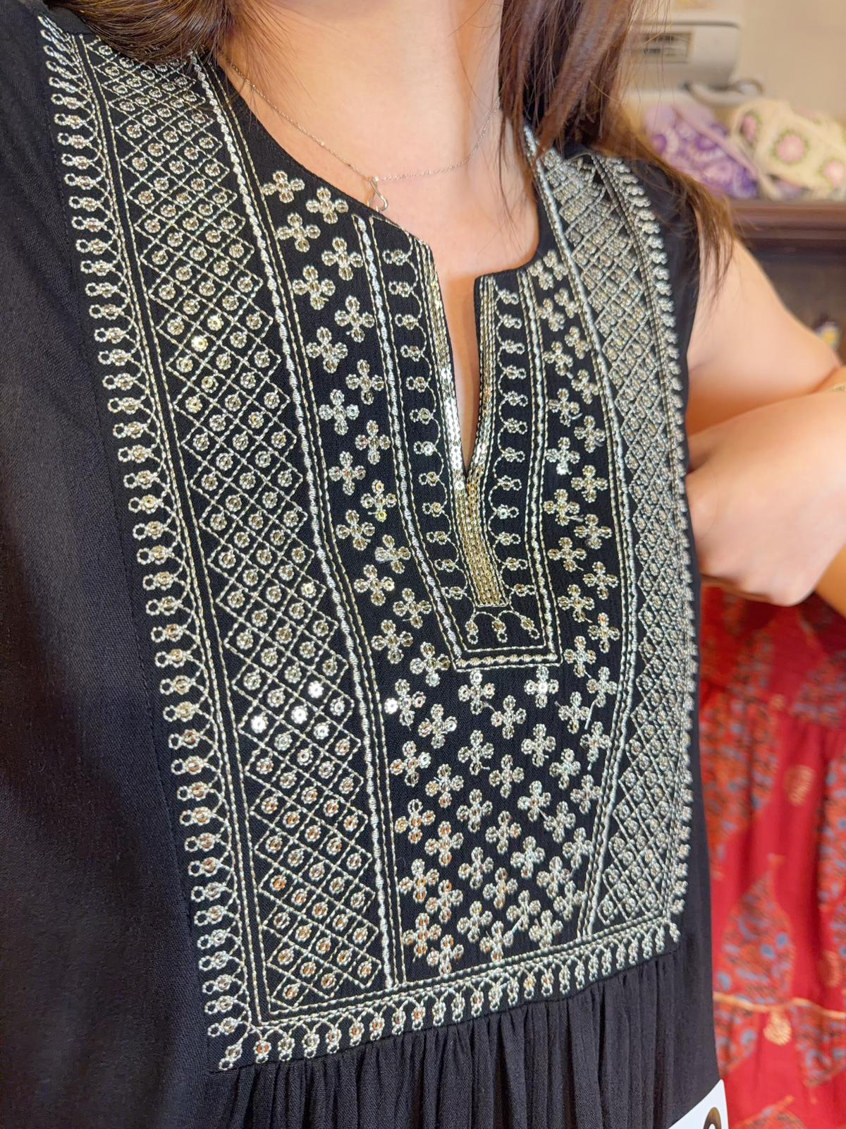 2173 Black Simple Bling Bling Sleeveless OP 44"