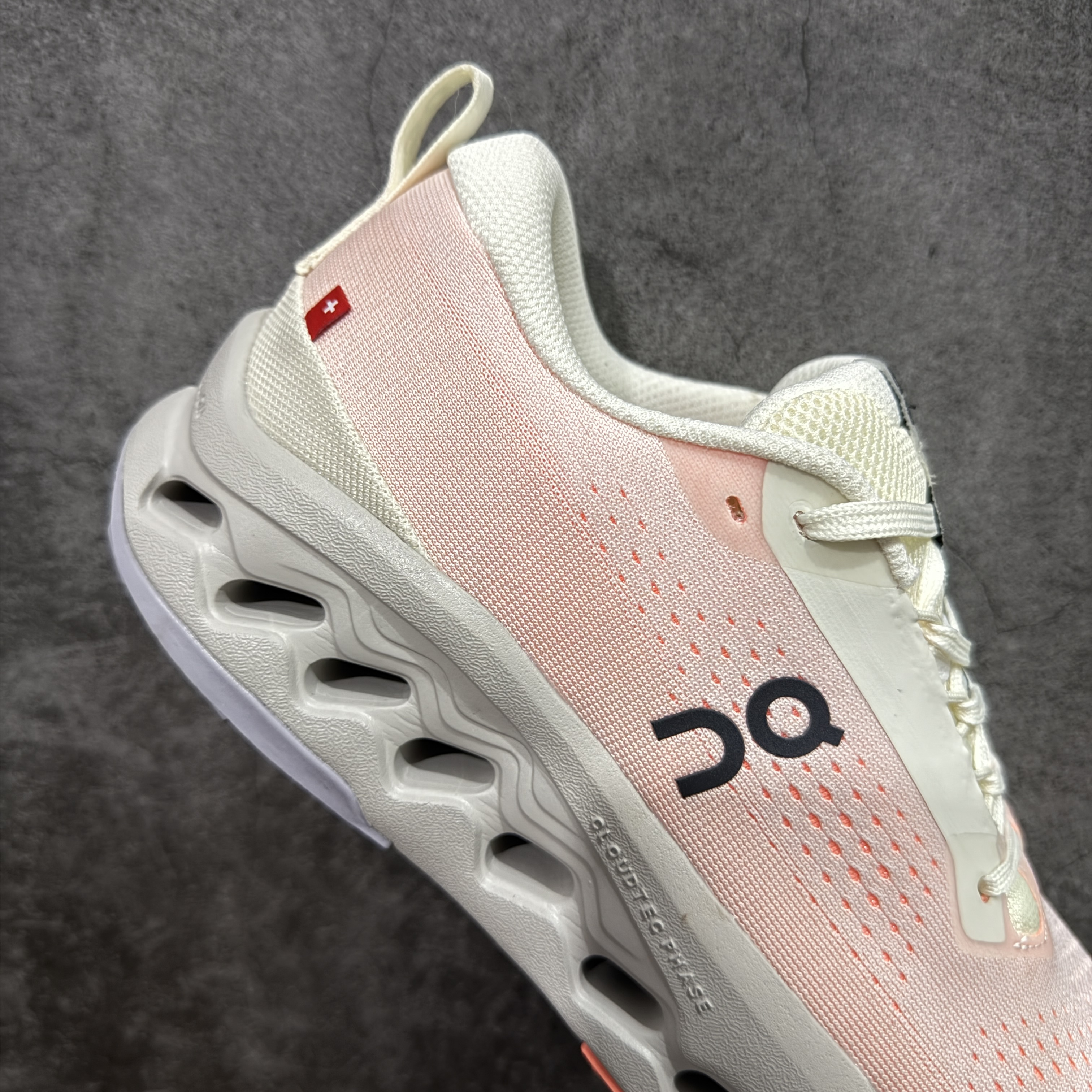 On Cloudsurfer Trail 2 