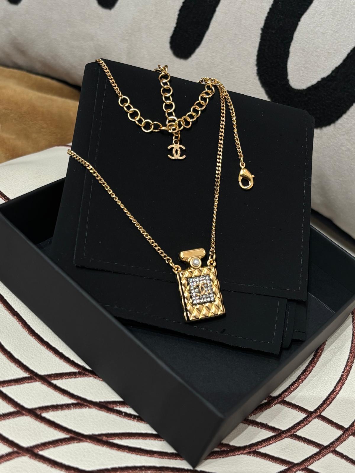 CHANEL CC RHINESTONES PERFUME BOTTLE NECKLACE A20A 金色金屬CC水鑽香水樽頸鏈 100%Authentic ,unused全新未使用品 ✅box 